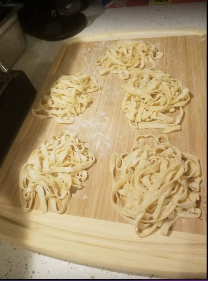 Imperia IPasta Classic Line. Pasta Machine 100% Made in Italy. Fresh pasta machine in steel. Manual roller with crank. Creates dough sheets for Lasagne, Tagliolini, Fettuccine. customer photo 2