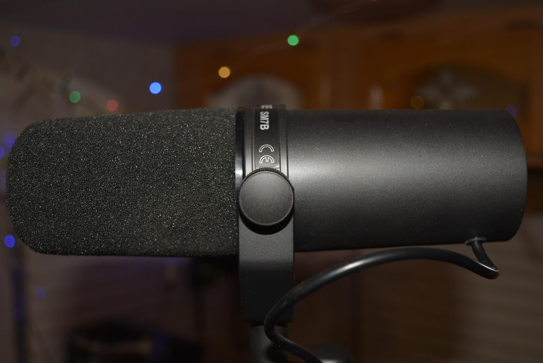 Shure SM7B Dynamic Vocal Microphone for Podcasting & Streaming | XLR studio dynamic mic for broadcast, podcast, recording, gaming and streaming; smooth warm vocals, rugged build customer photo 2
