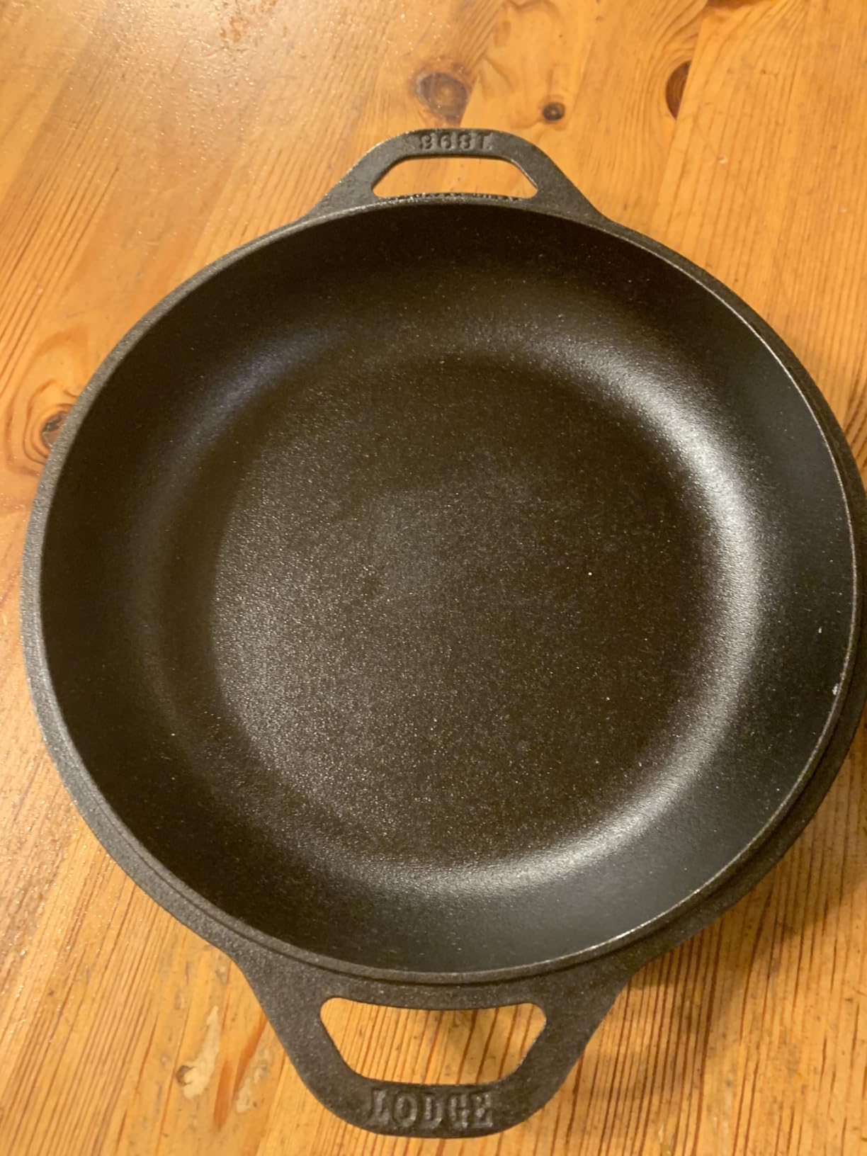 Lodge Cast Iron Double Dutch Oven, 2-in-1 Pot and Skillet Combo, 5 Quart customer photo 1