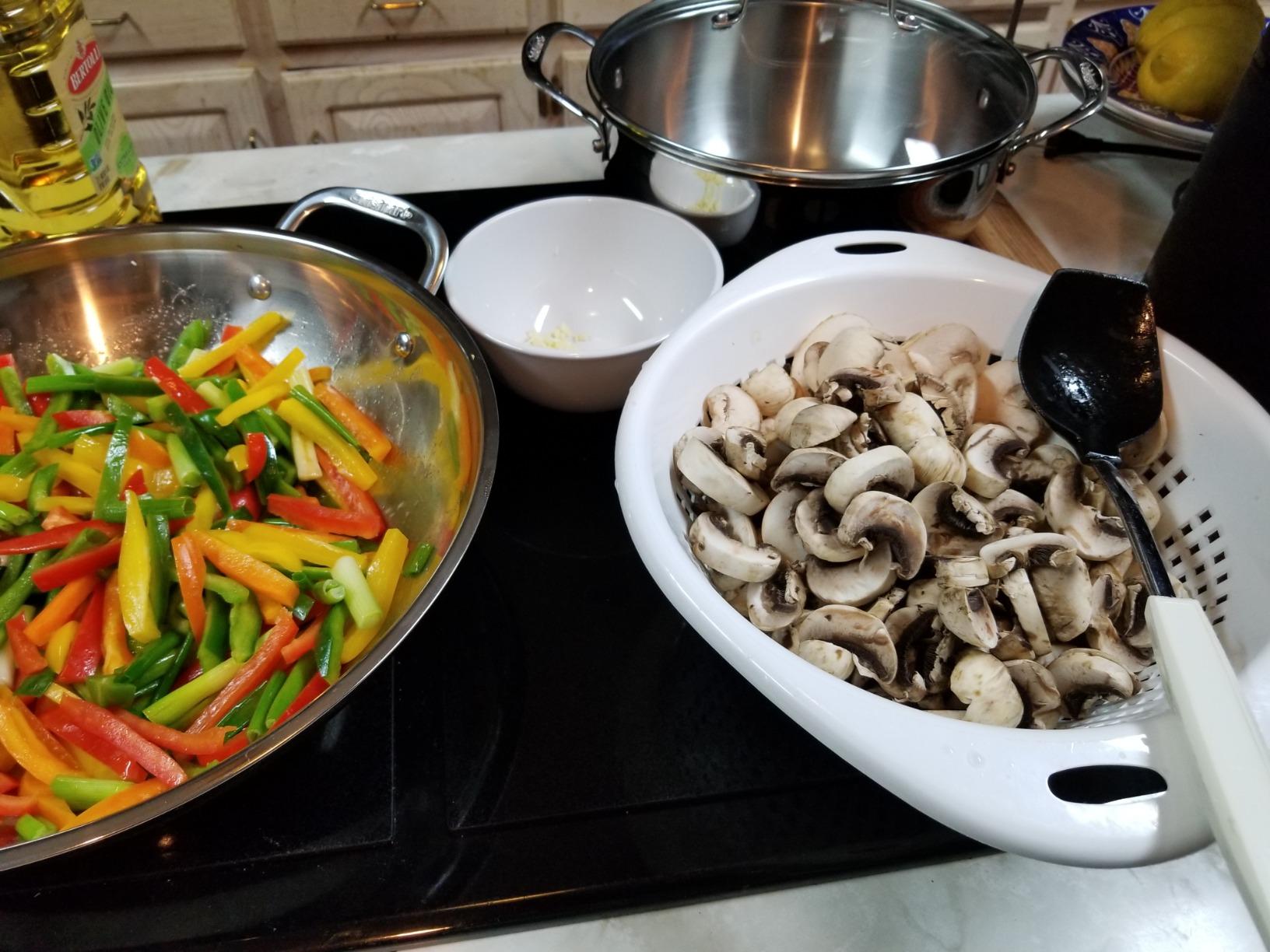 Cuisinart 14-Inch Stir-Fry Pan, Helper Handle and Glass Cover, Chef's Classic Stainless Steel, 726-38H customer photo 2