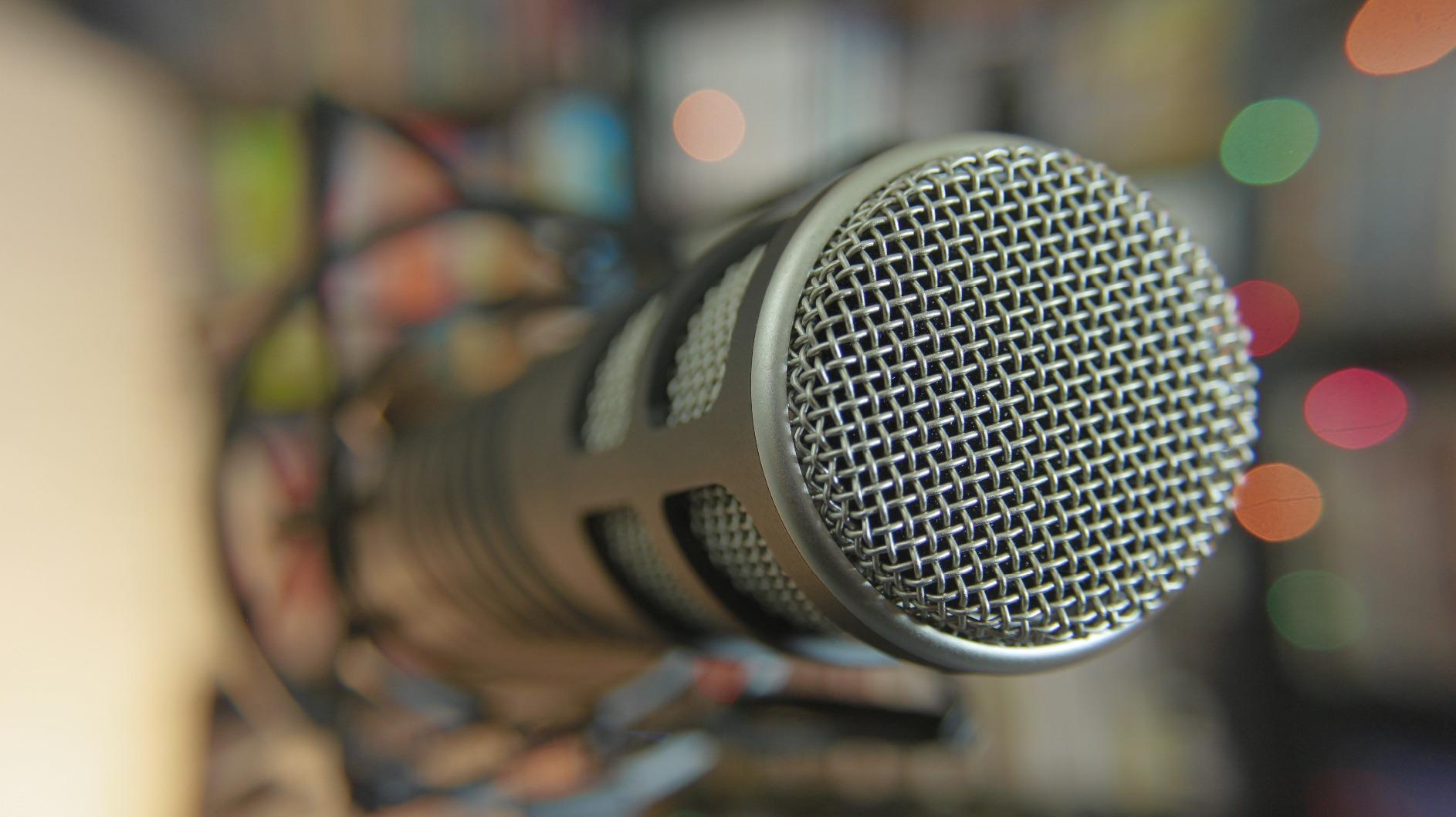 RØDE Microphones Procaster Broadcast Dynamic Vocal Microphone | Cardioid dynamic microphone with XLR3 connector for broadcasting, podcasting and voice recording customer photo 2