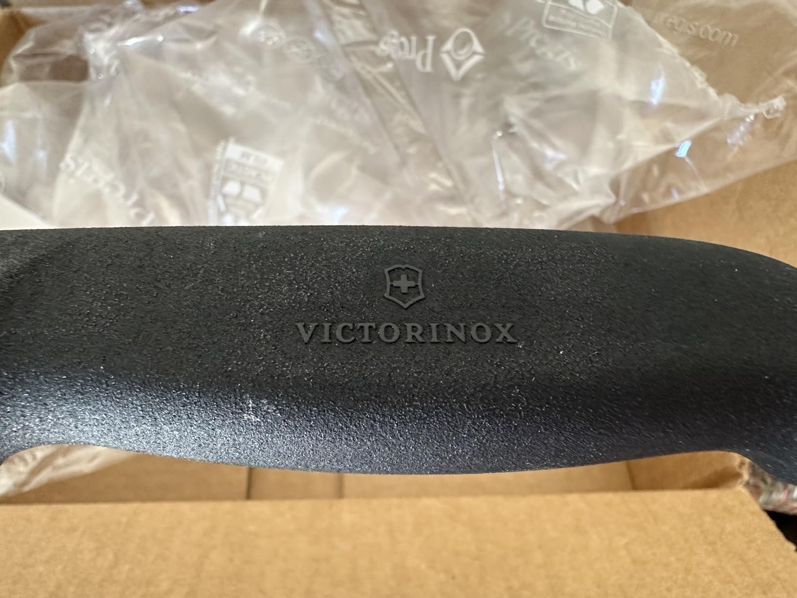 Victorinox 6 Inch Curved Fibrox Pro Boning Knife with Semi-stiff Blade customer photo 1