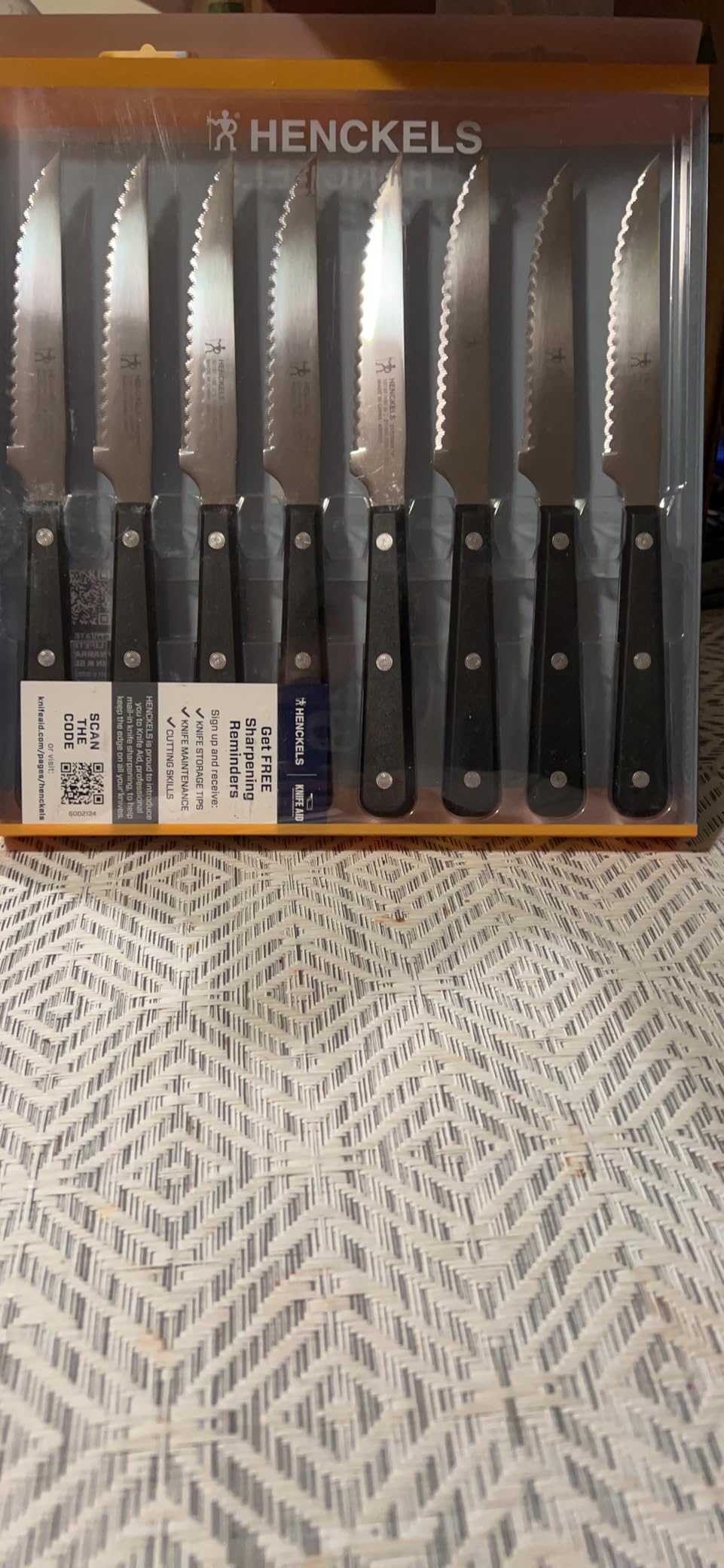 HENCKELS Razor-Sharp Steak Knives Set of 8, German Engineered, Dishwasher Safe customer photo 2