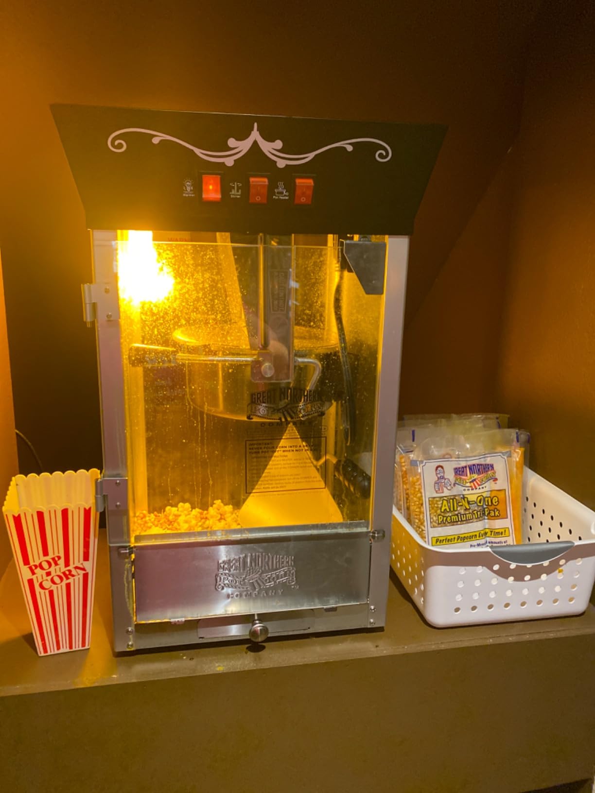 Great Northern Popcorn Matinee 8oz Popcorn Machine, Black | Vintage Style Popcorn Maker Machine with Stainless-Steel Kettle Popper, Reject Kernel Tray, Warming Light, and Accessories customer photo 2