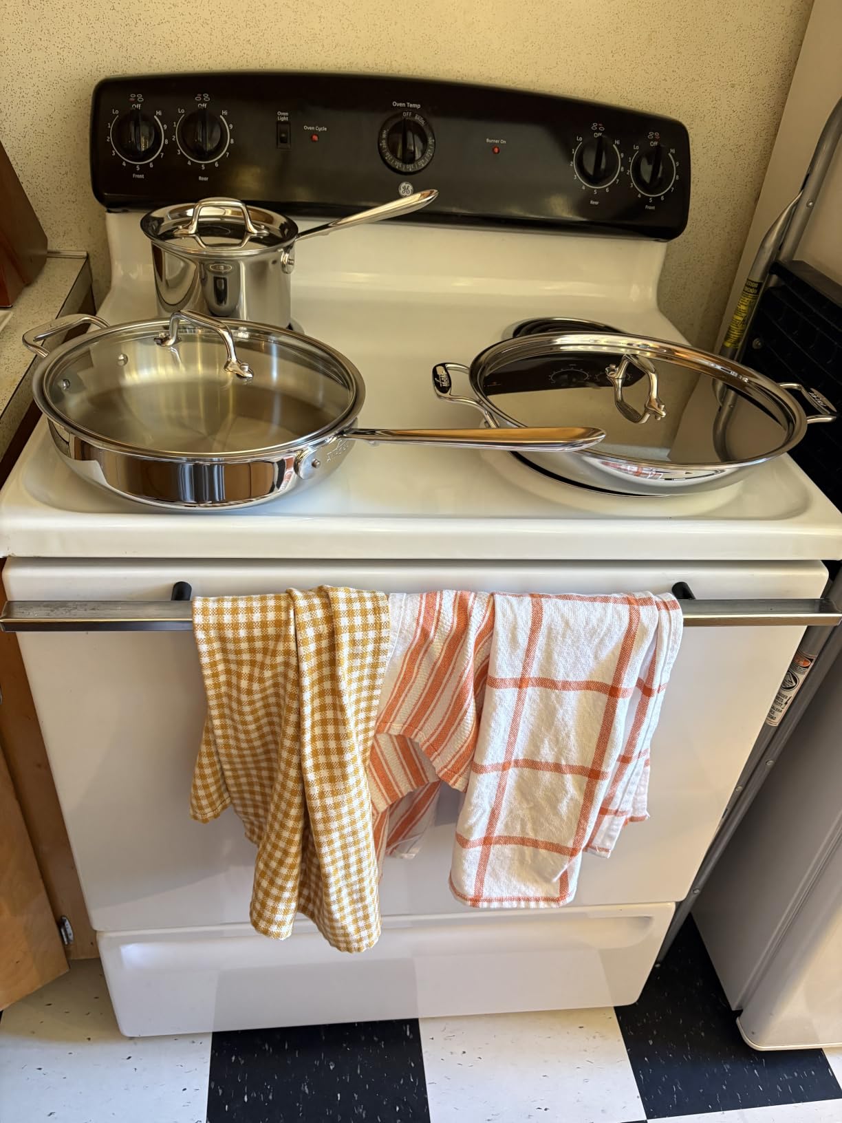 All-Clad D3 Stainless Steel 10 Piece Cookware Set - Made in USA - Includes Frying Pans, Saucepan, Sautépan, Stockpot - Professional Grade - Oven Safe & Induction Compatible customer photo 2