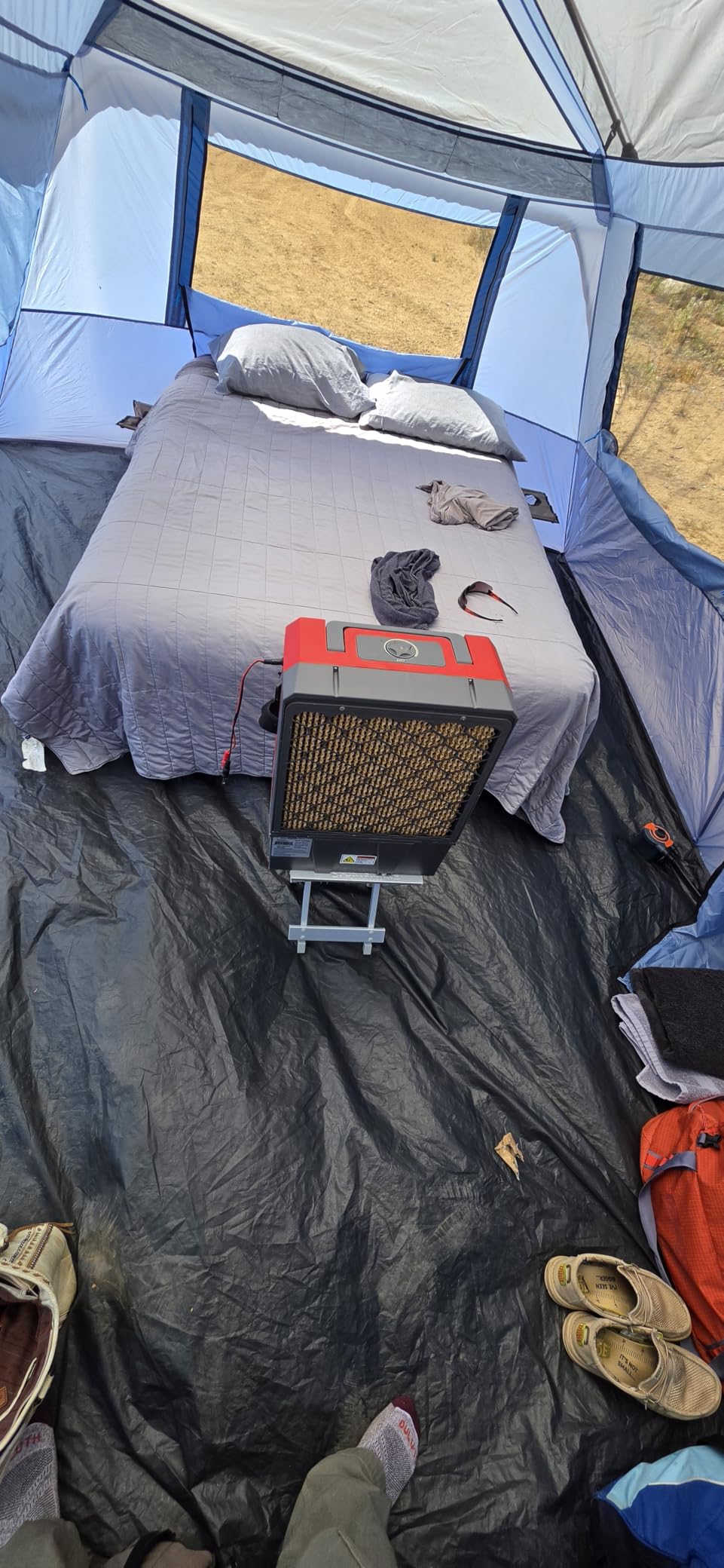 Coleman Queen-Size Airbed Cot Combination, Folding Air Mattress with Steel Frame & Side Table, Battery Pump Included, Great for Camping, Lounging, Elevated Sleeping, Guests, & More customer photo 1