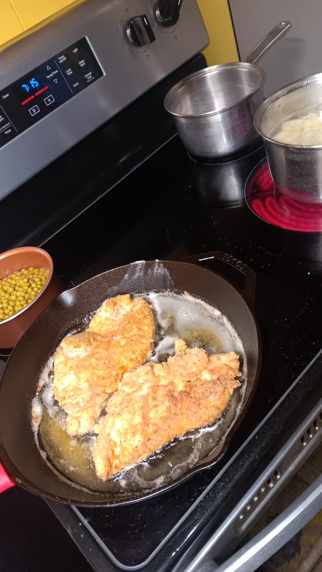 Lodge Pre-Seasoned Cast Iron Skillet with Silicone Handle Holder, 12 Inches | Non-Toxic & Naturally Non-Stick Frying Pan with Silicone Hot Handle Holder, Pan is Safe for Oven & Stovetop Use customer photo 2