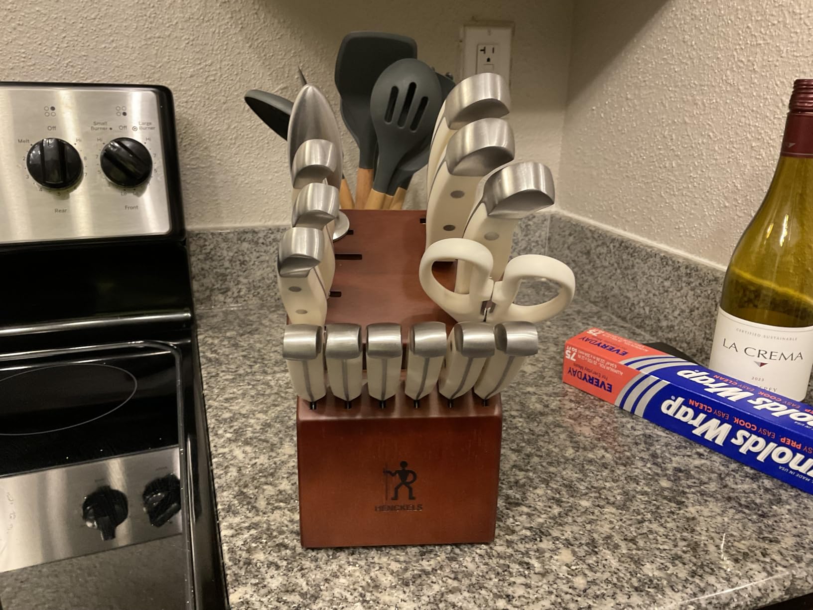 Henckels Statement 15-Pc Knife Block Set, Razor-Sharp, German Engineered | Informed by 100+ Years of Mastery. Dishwasher safe, Comfortable Grip Ideal for Everyday Cooking. High Quality Stainless Steel customer photo 1