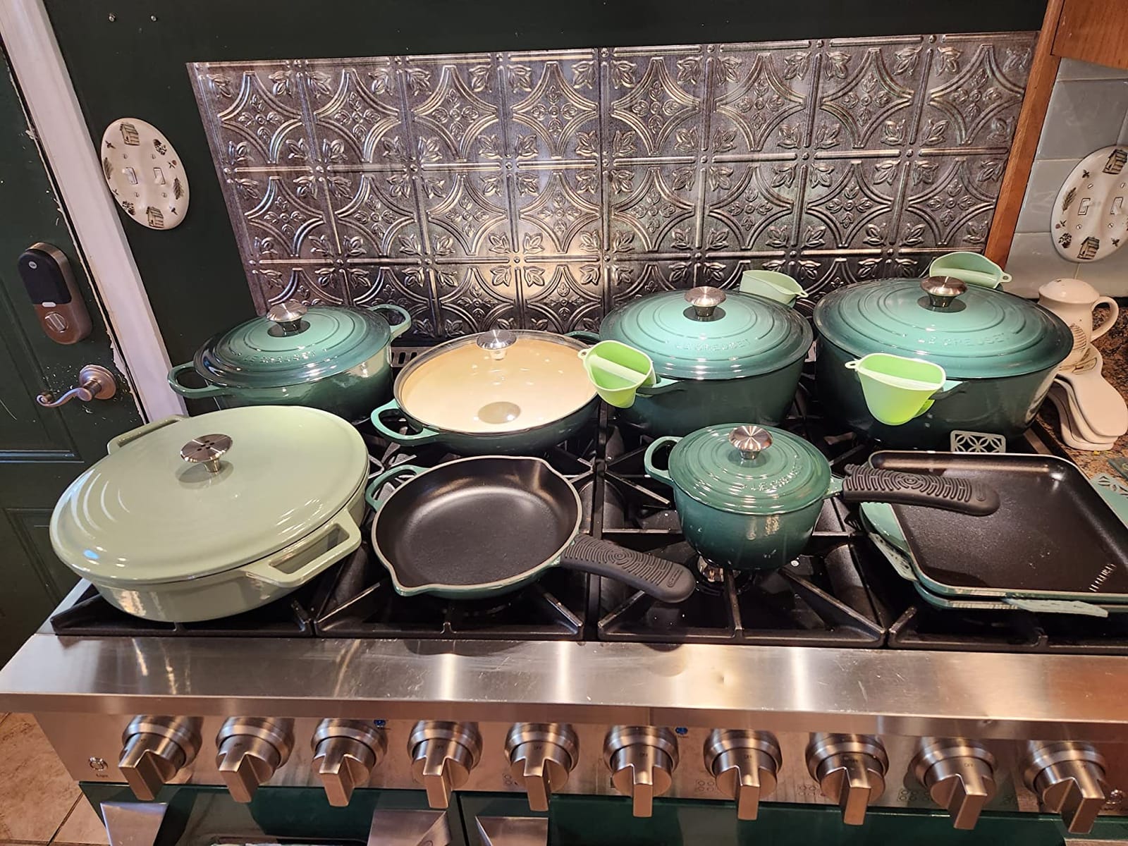 Le Creuset Enameled Cast Iron Round Dutch Oven, 5.5 qt., Cerise customer photo 2