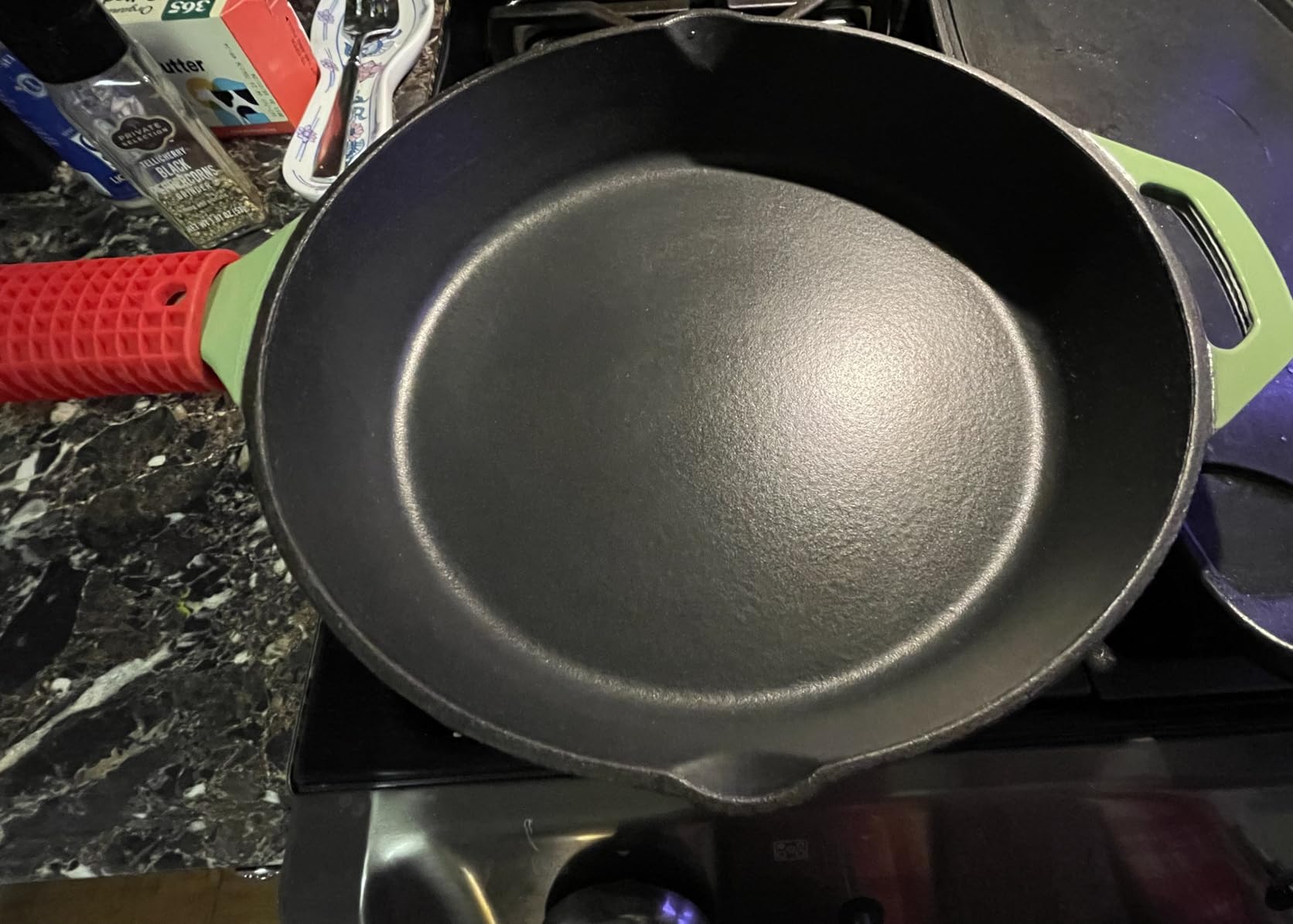 Utopia Kitchen Cast Iron Skillet 12 Inch Pre-Seasoned PFAS-Free Black | Chef Pan, Even Heat Distribution, Stovetop, Oven, Campfire and Grill Safe, Large Skillet, Indoor Outdoor Use customer photo 2