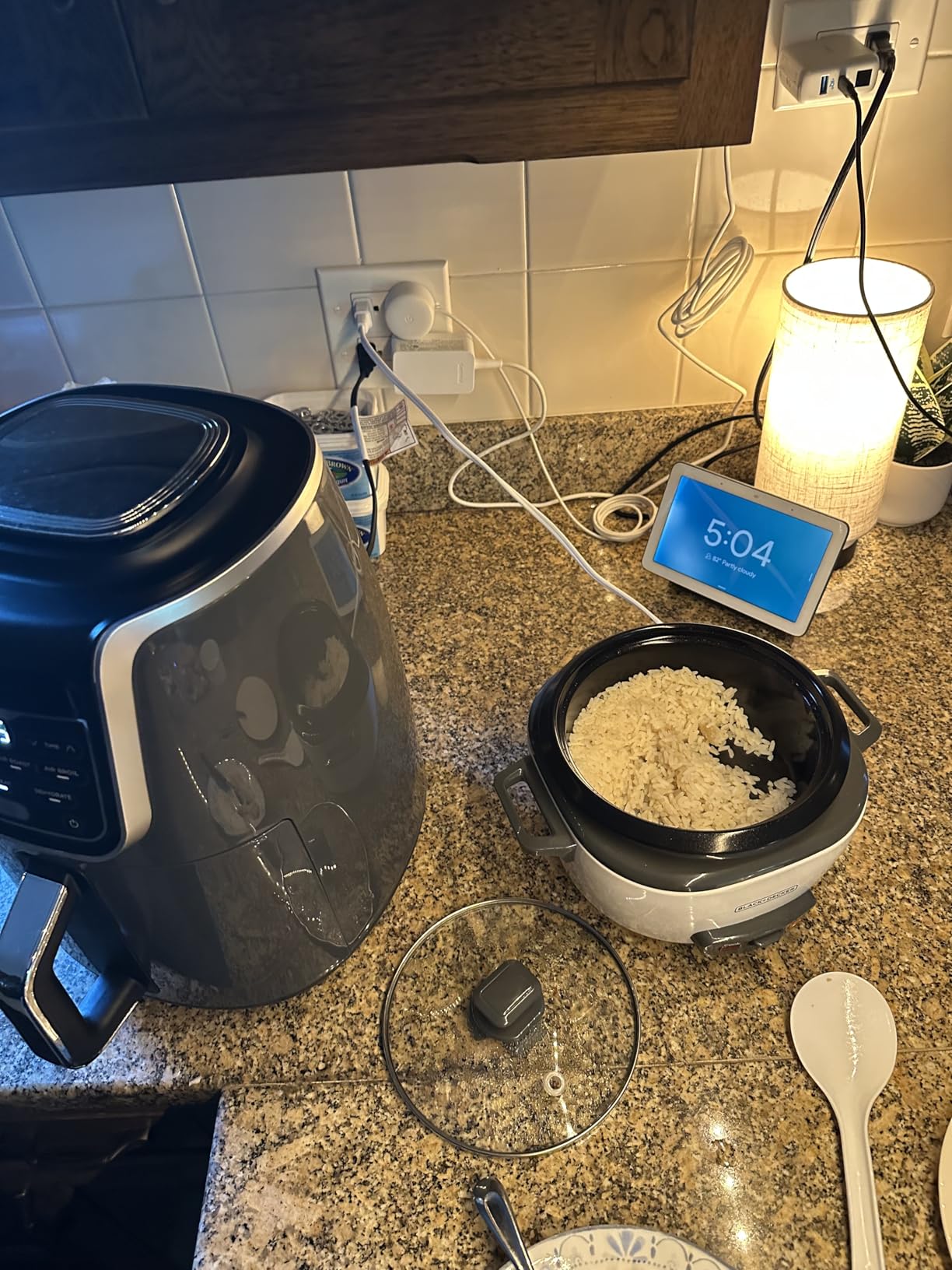 BLACK+DECKER 6-Cup Rice Cooker with Steaming Basket | Cooks up to 6 cups of rice with automatic keep warm, steaming basket and removable nonstick bowl customer photo 2