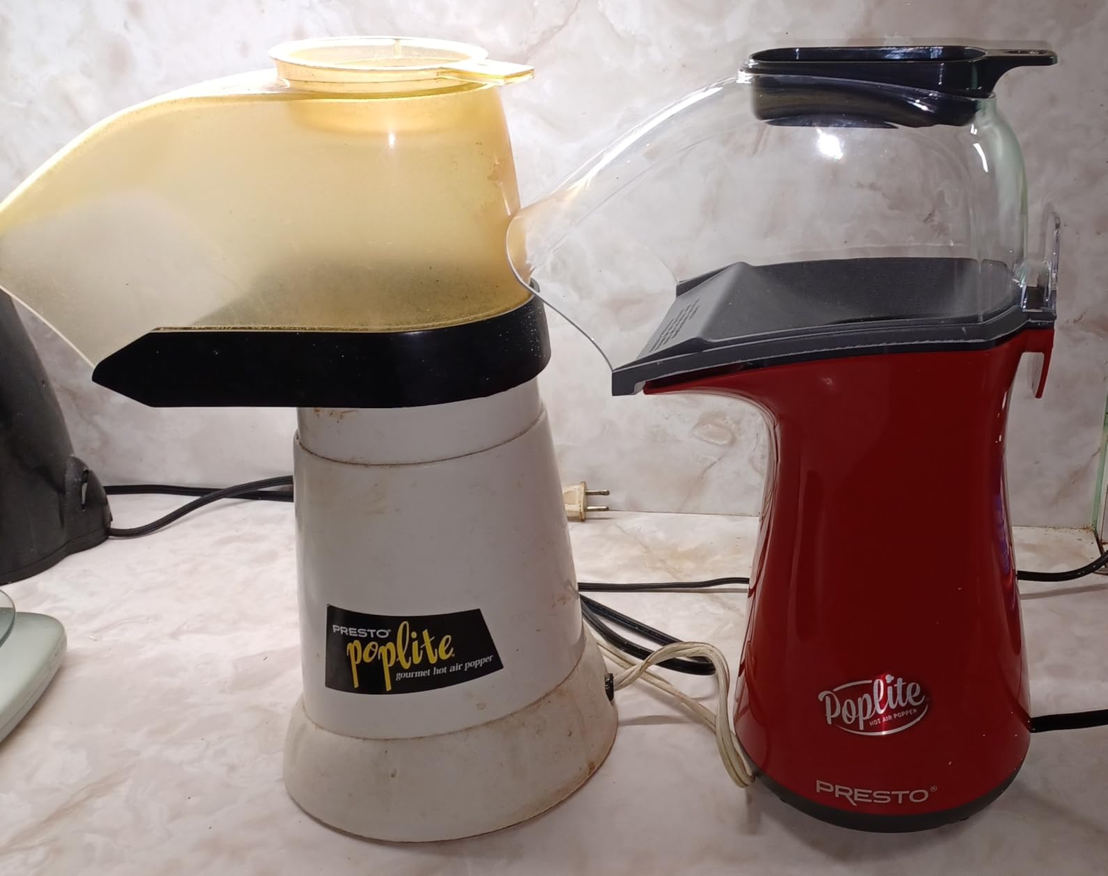 Presto 04863 PopLite Hot Air Popcorn Popper customer photo 2