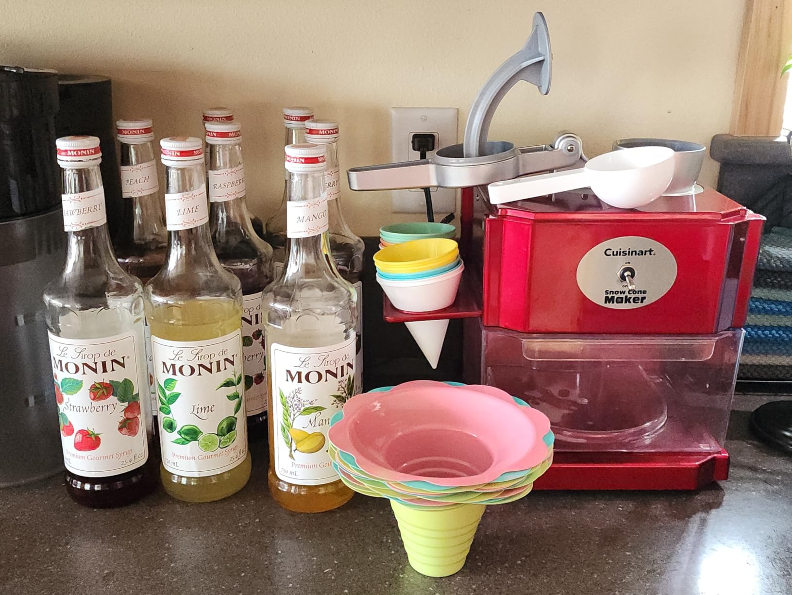Cuisinart Snow Cone Machine, 90W Motor & Interlock Safety, 4 Reusable Cones | Snow cone maker & slushie machine with 4 reusable cones, compact design & auto-shutoff, 4-5 cones in under a minute, SCM-10P1 customer photo 1