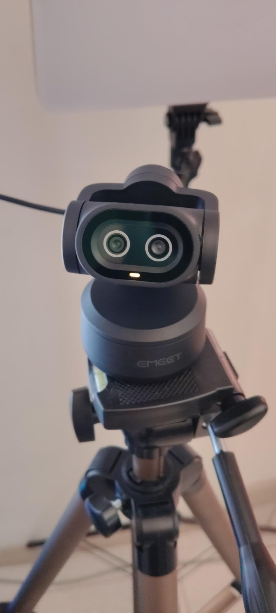 EMEET PIXY Dual-Camera AI-Powered PTZ Camera 4K, AI Tracking | PDAF&AI Autofocus 0.2s, 1/2.55'' Sony Sensor, 3 Mics, Presets, 4K Webcam for Streaming and OBS/Twitch/Switch 2 Compatible customer photo 2