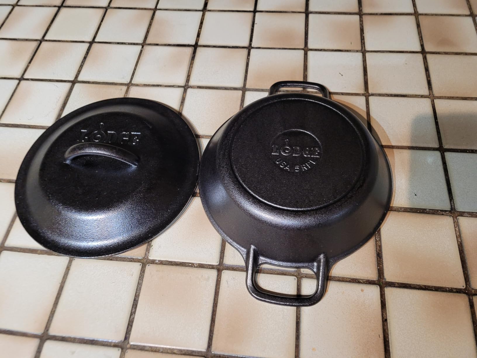 Lodge Pre-Seasoned Cast Iron Dual Handle Pan, PFAS-Free, 12 Inches | Cast Iron Dual Handle Pan, Oven & Stovetop Safe, Non-Toxic, Induction Compatible, Made in USA, Naturally Nonstick customer photo 1