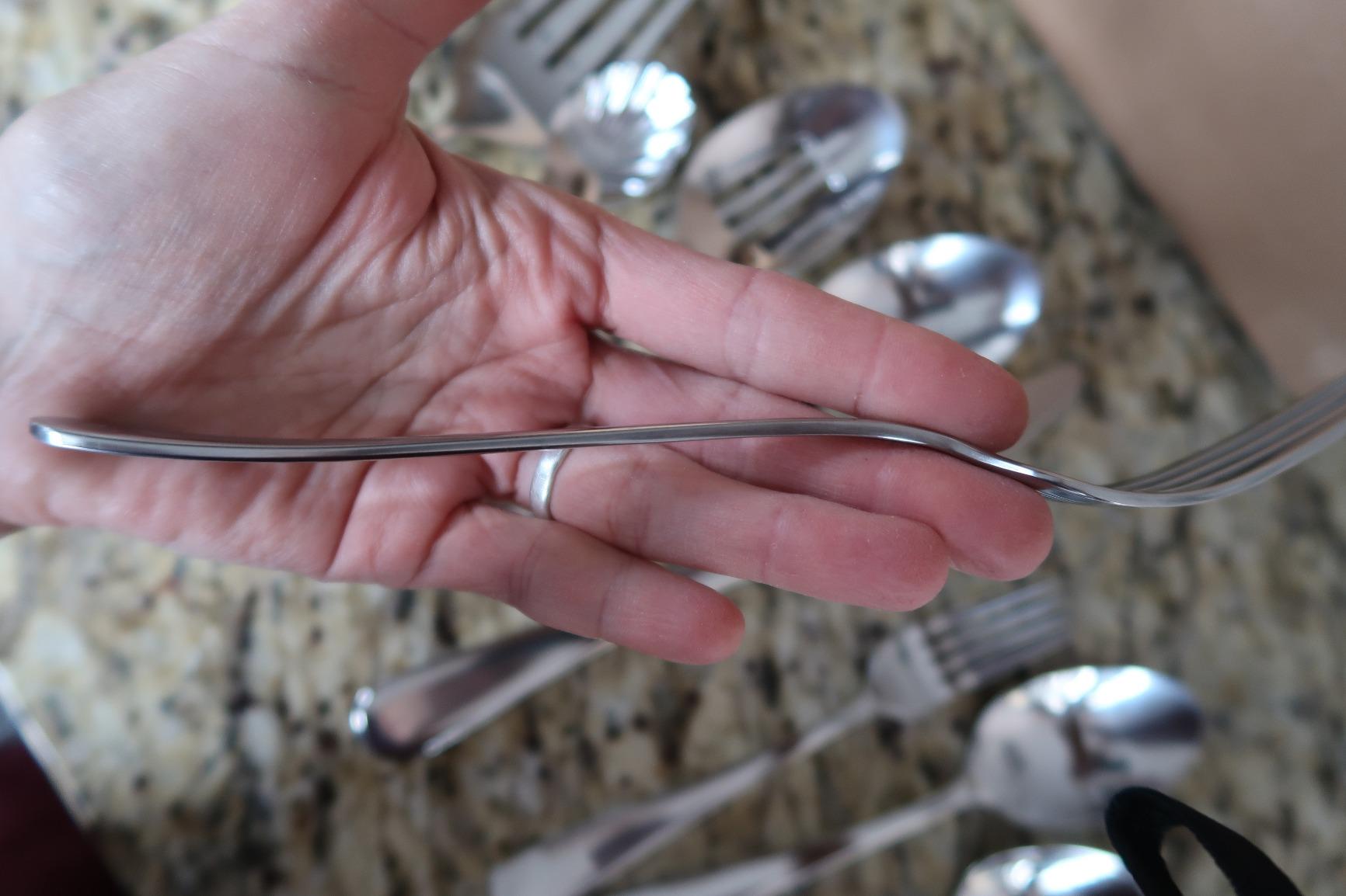 Amazon Basics Silverware Set, Stainless Steel Flatware, Dishwasher Safe, Service for 4, 20-Piece Forks and Spoons, Round Edge, Everyday Use customer photo 2