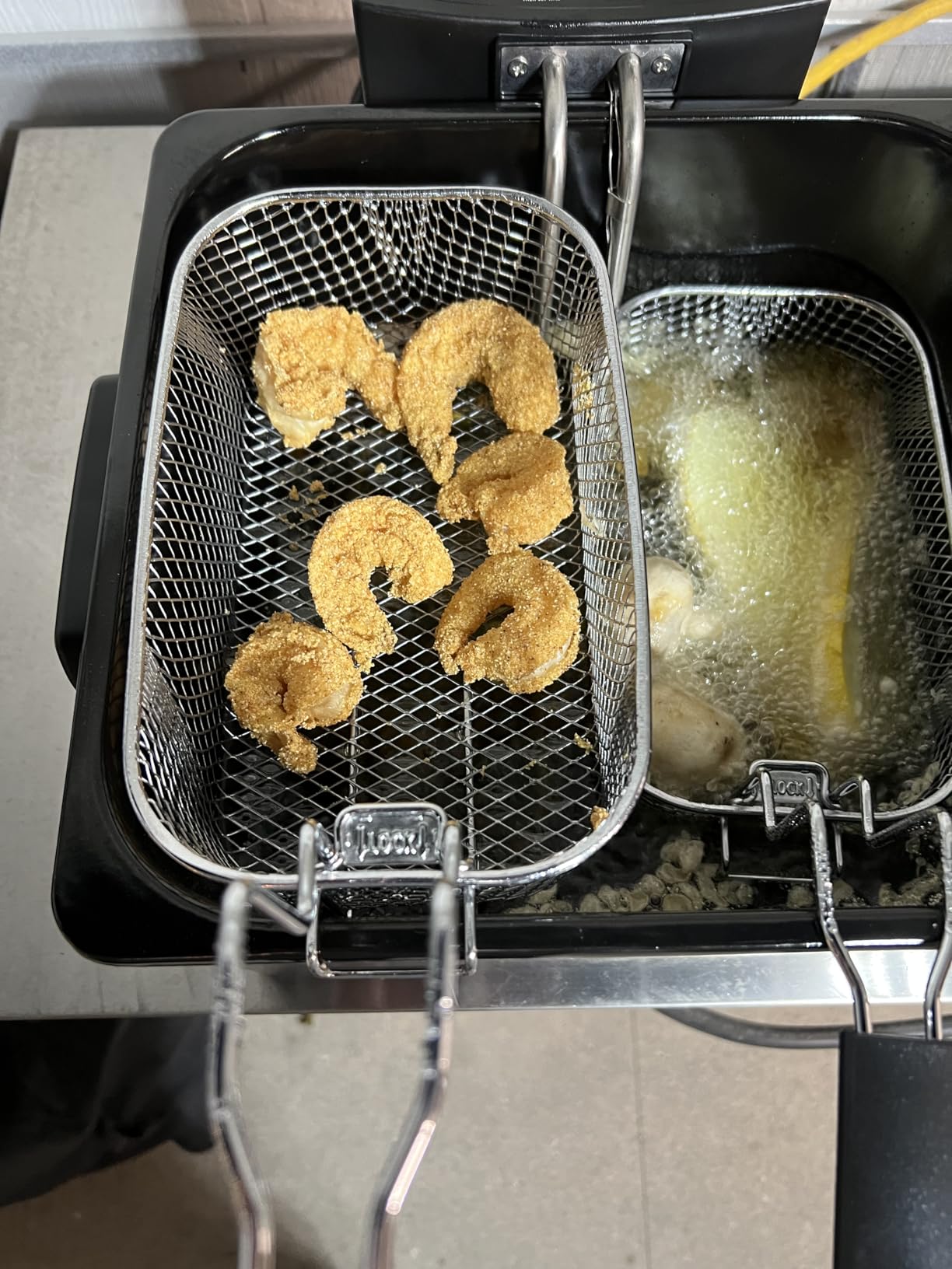 Hamilton Beach Electric Deep Fryer with Basket and Lid, 4.5 Liters / 19 Cups Oil Capacity, Temperature Control, View Window, Professional Style, 1800 Watts, Stainless Steel (35035A) customer photo 1