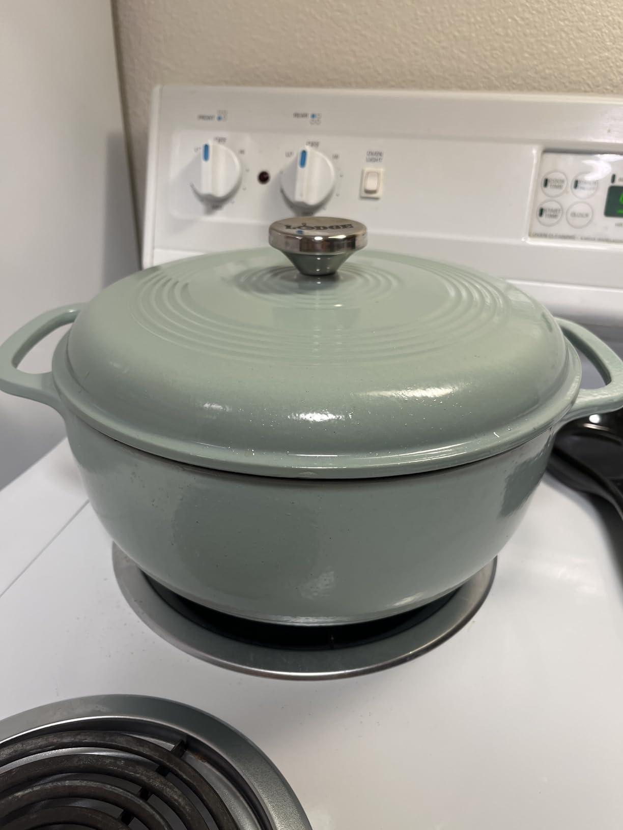 Lodge Essential Enamel Cast Iron Dutch Oven, 6 Quart, Indigo customer photo 2