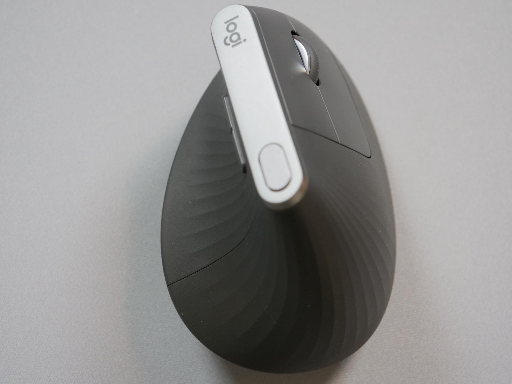 Logitech MX Vertical Wireless Mouse Ergonomic Design - Graphite customer photo 2