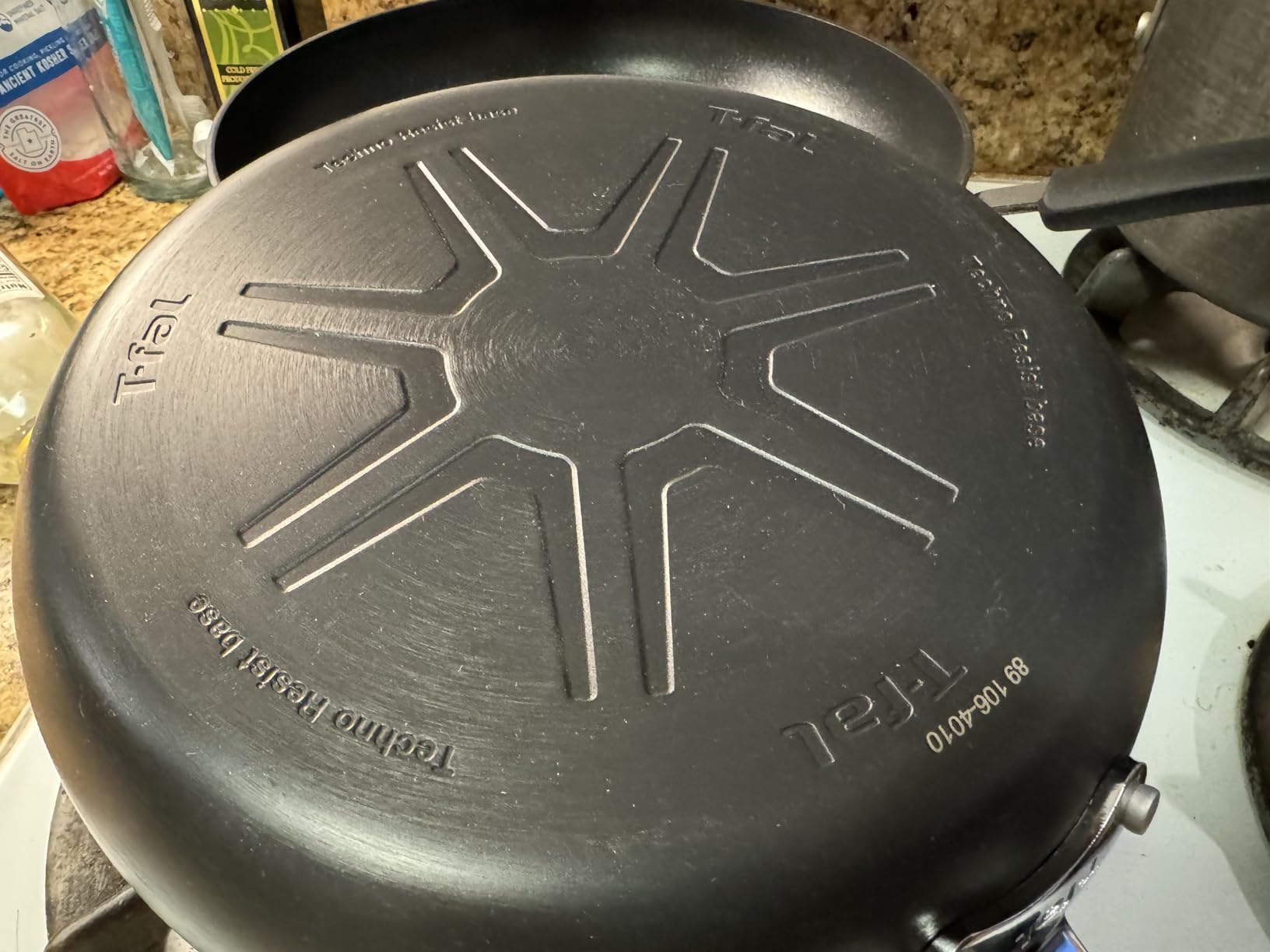 T-fal Ultimate Hard Anodized Nonstick Fry Pan Set, 2-Pack, 10,12 in, Onyx | Titanium nonstick coating, Thermo-Spot heat indicator, Oven safe to 400°F, Dishwasher safe, All stovetops except induction customer photo 2
