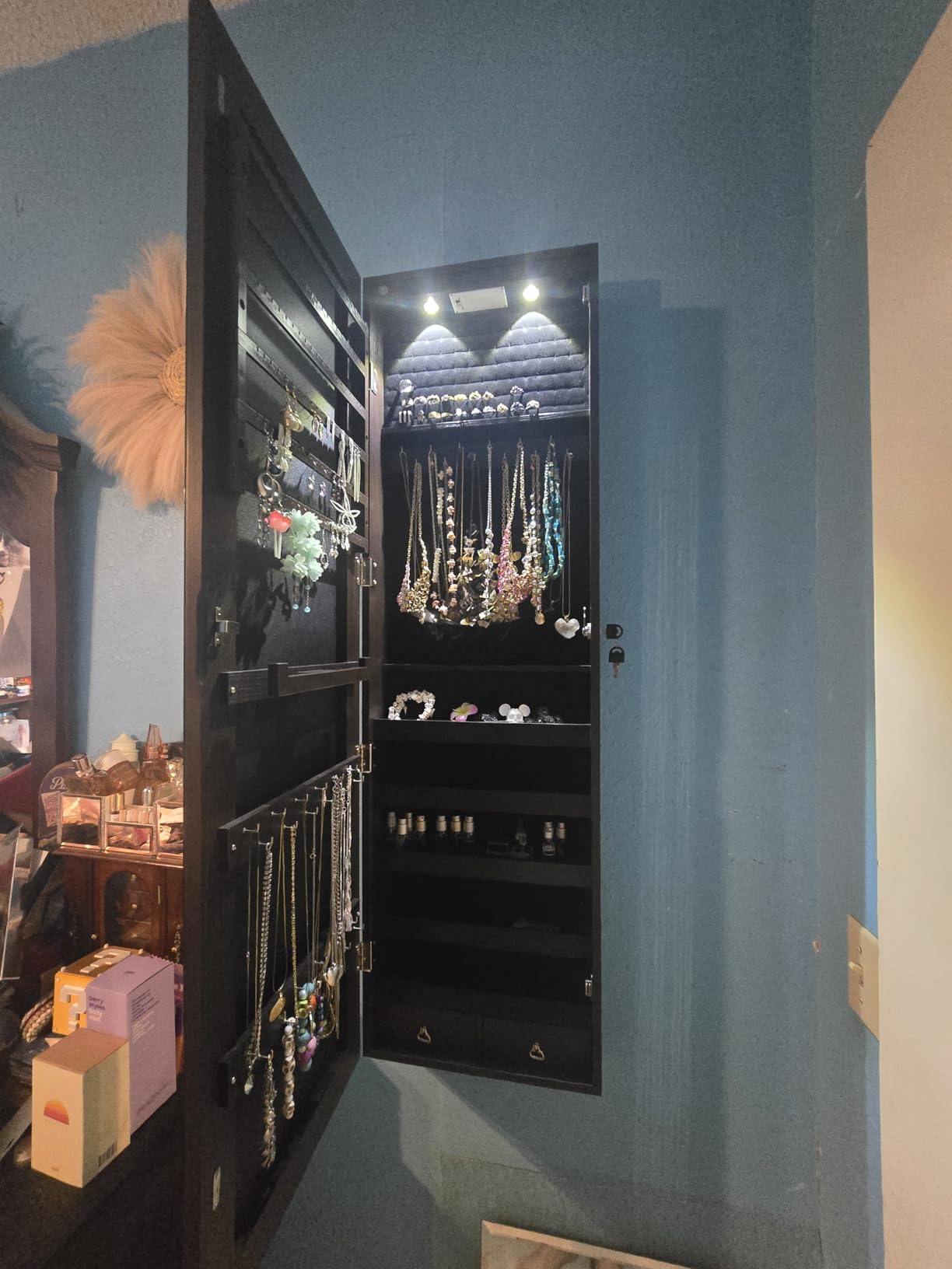 GIANTEX Wall Door Mounted Jewelry Armoire Cabinet with 47.5