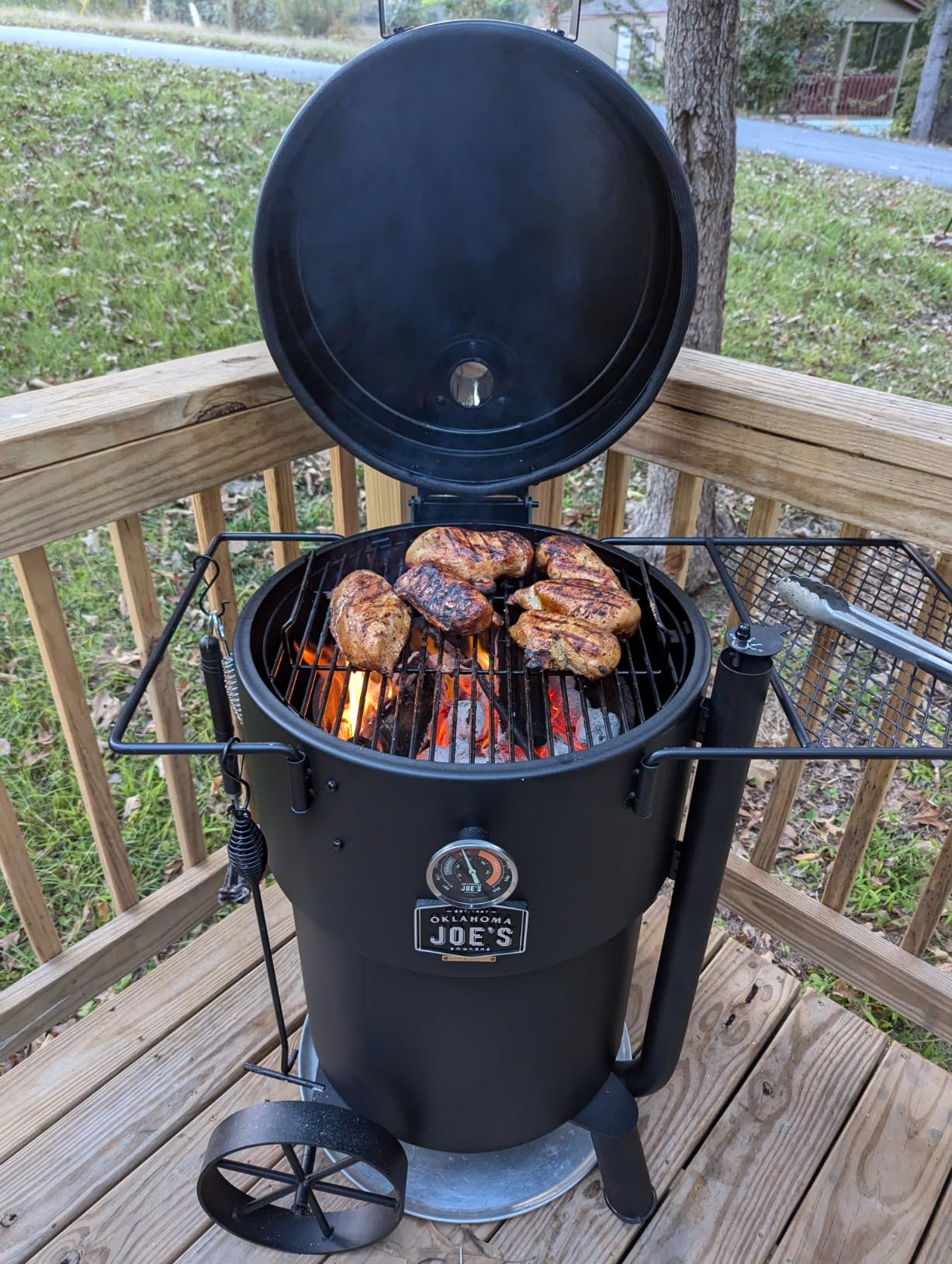 Char-Broil Oklahoma Joes Bronco Barrel Drum Smoker with Porcelain Coated Steel, Air Intake Channel, and 630 Square Inches Cooking Surface, Black customer photo 1