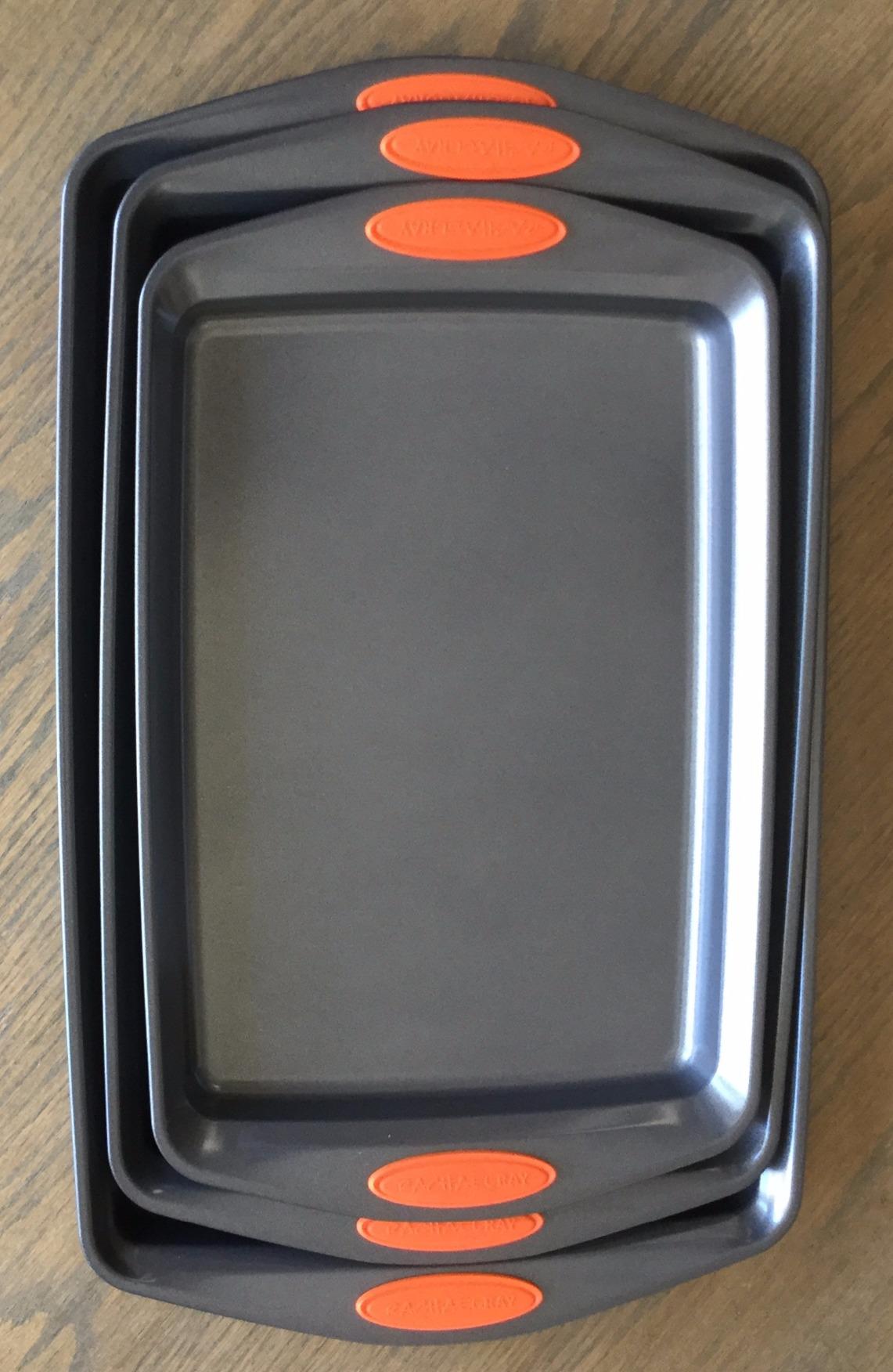 Rachael Ray Bakeware Nonstick Cookie Pan Set, Baking Pans Set, 3 Piece | Easy cleanup, baking sheets non stick, sheet pans for baking, 500°F oven safe, gray with sea salt gray silicone grips customer photo 1