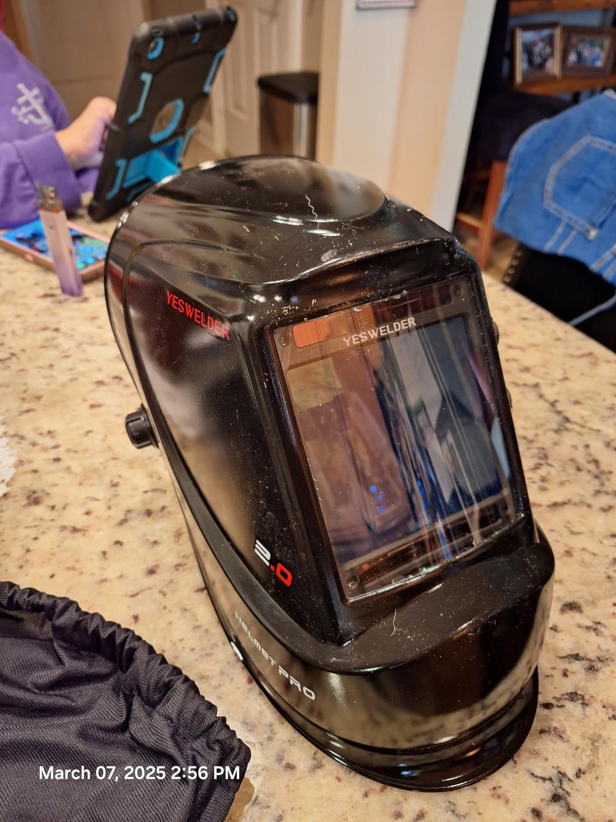 YESWELDER Auto Darkening Welding Helmet, Large View, LYG-M800H | 1/1/1/1 True Color, 4 arc sensors, 1/30000s response, shade 3/5-9/9-13 for WELD/CUT/GRIND, blue light blocking lens customer photo 1