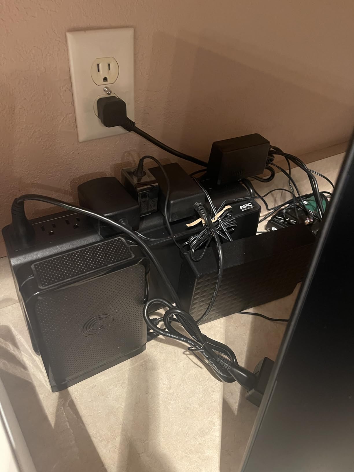 APC UPS 850VA/450W UPS Battery Backup & Surge Protector for PC, Router, NAS customer photo 1