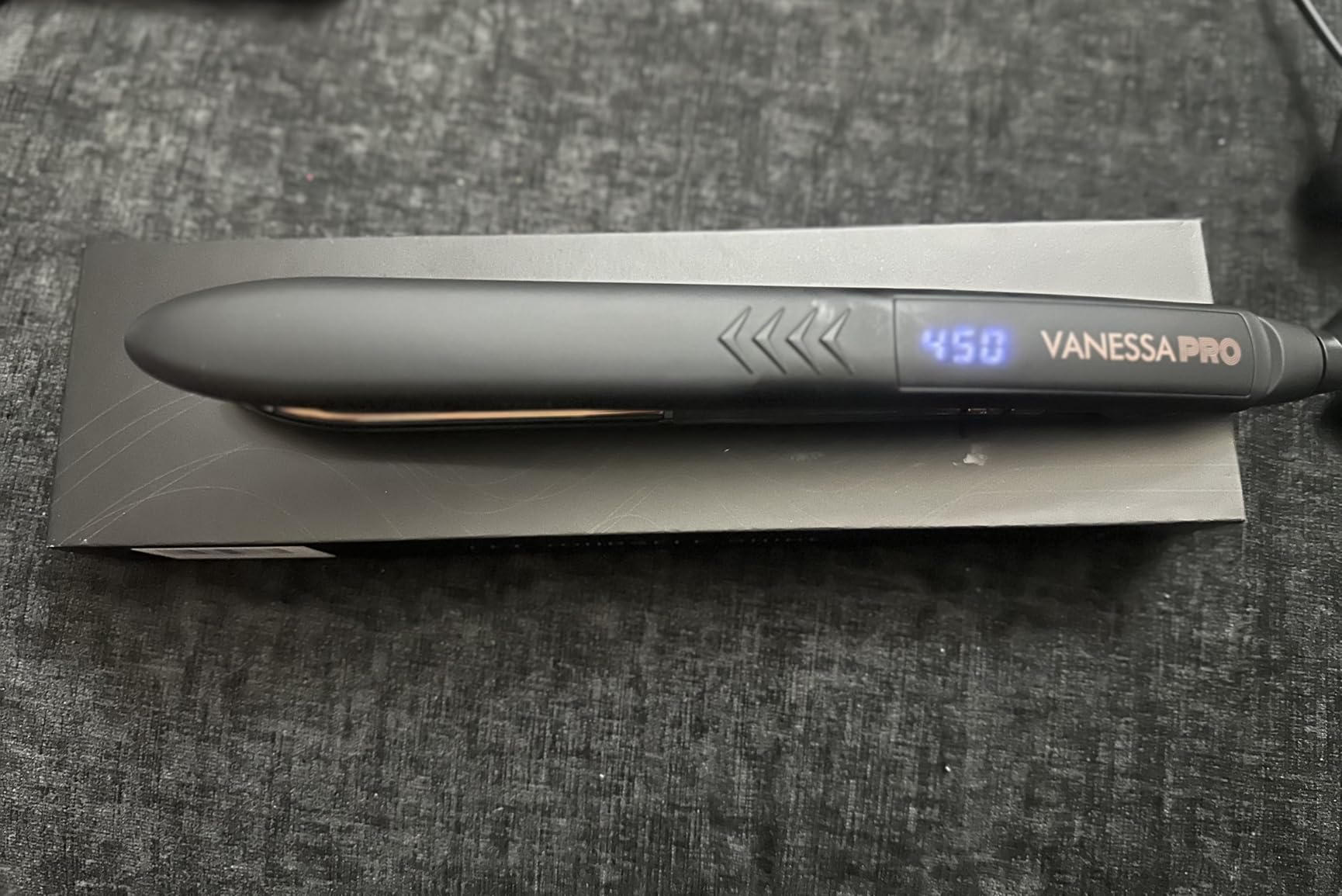VANESSA PRO Flat Iron Hair Straightener, 100% Pure Titanium Flat Iron for One Pass to Achieve a Sleek Look, Curls Beautifully & Straightens Well - 1 inch customer photo 1
