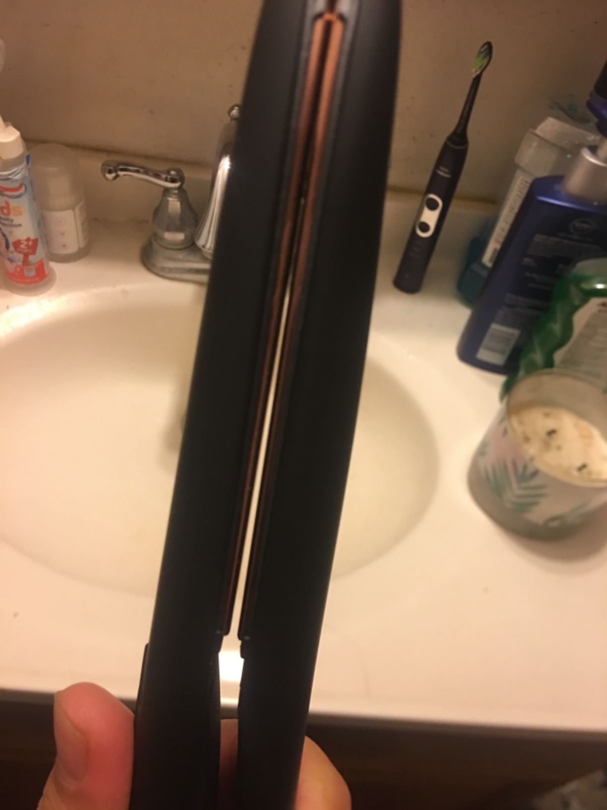 VANESSA PRO Flat Iron Hair Straightener, 100% Pure Titanium Flat Iron for One Pass to Achieve a Sleek Look, Curls Beautifully & Straightens Well - 1 inch customer photo 2