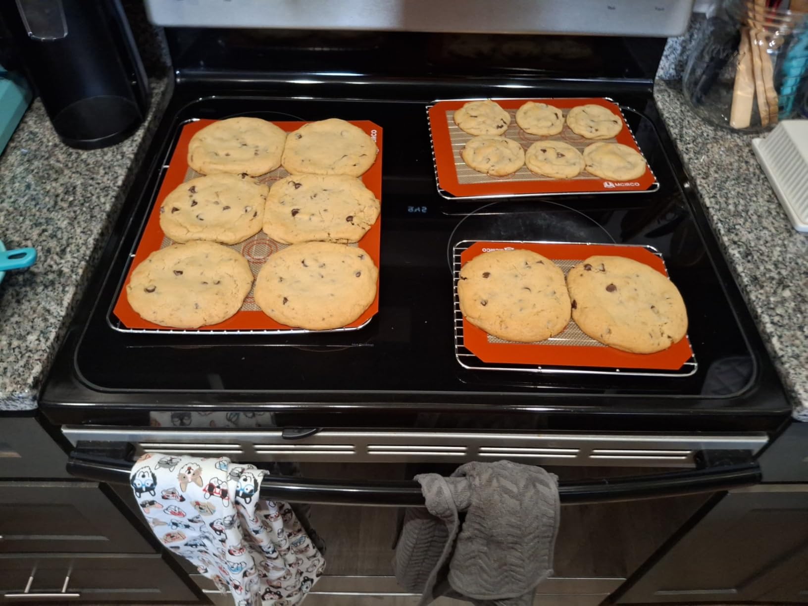 M MCIRCO Baking Sheet with Cooling Rack, Baking Mat Set, Set of 9 | Stainless Steel Cookie Pan with Cooling Rack, 3 Sheets + 3 Racks + 3 Mats, 10/12/16 Inch, Baking Pan, Easy Clean customer photo 2