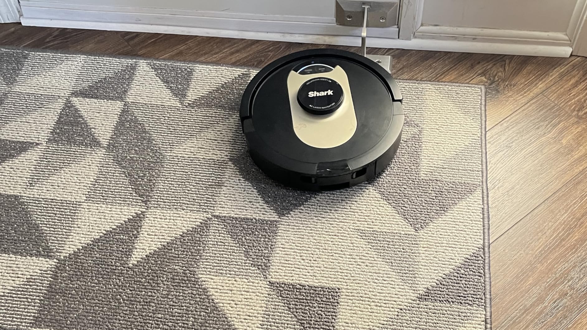 Shark AV2501AE AI Robot Vacuum with XL HEPA Self-Empty Base, Bagless, 60-Day Capacity, LIDAR Navigation, Perfect for Pet Hair, Wi-Fi Connected, Carpet & Hard Floor, Black customer photo 1