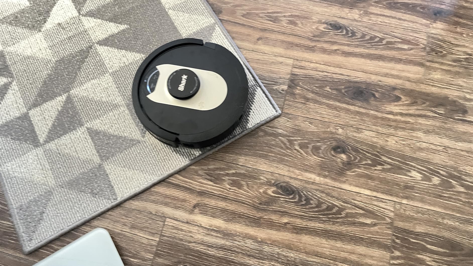Shark AV2501AE AI Robot Vacuum with XL HEPA Self-Empty Base, Bagless, 60-Day Capacity, LIDAR Navigation, Perfect for Pet Hair, Wi-Fi Connected, Carpet & Hard Floor, Black customer photo 2