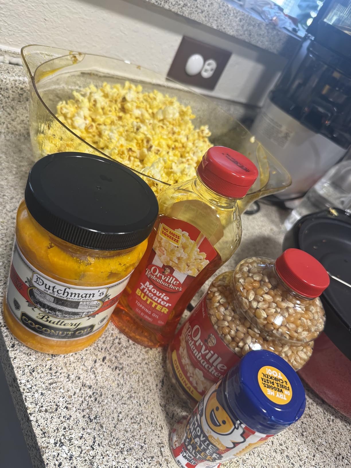 Dash SmartStore Deluxe Stirring Popcorn Maker - Hot Oil Electric Popcorn Popper with Butter-Warming Tray, Clear Serving Bowl, Storage Lid & Measuring Cup - 24 Cups, Aqua customer photo 2