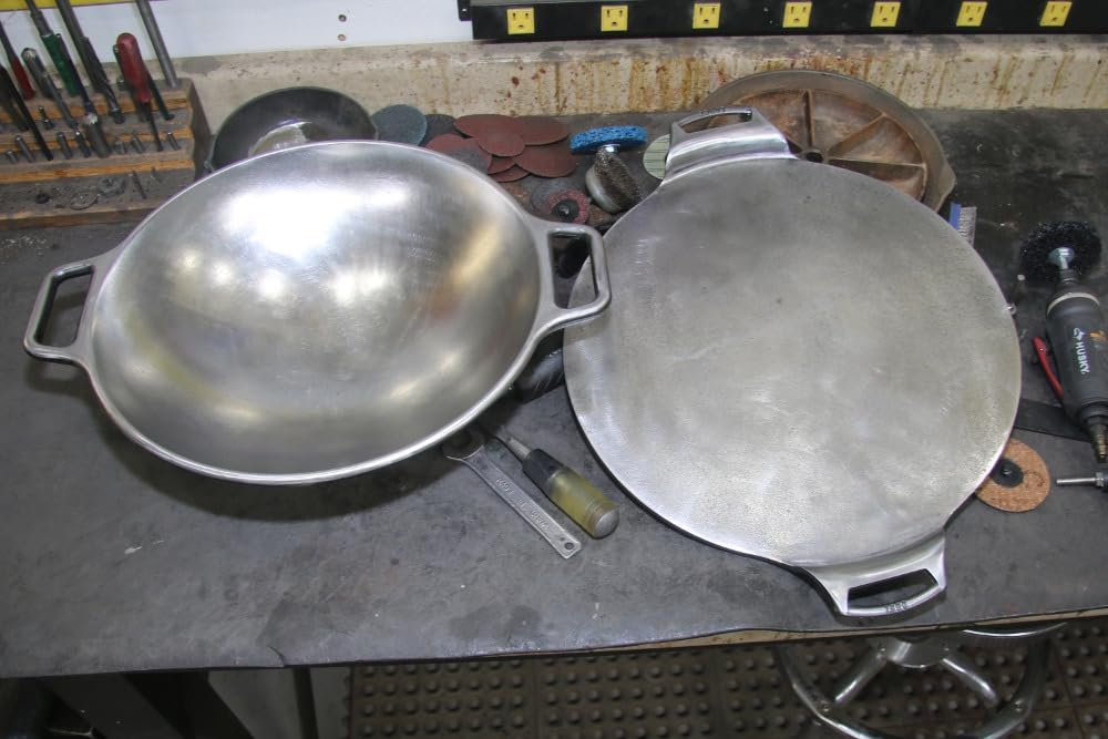 Lodge Pre-Seasoned Cast Iron Pizza Pan, PFAS-Free, 15 Inches customer photo 2