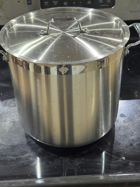 NutriChef 16-Quart Stainless Steel Stockpot - 18/8 Food Grade Heavy Duty Large Stock Pot for Stew, Simmering, Soup, Includes Lid, Dishwasher Safe, Works w/Induction, Ceramic & Halogen Cooktops customer photo 2