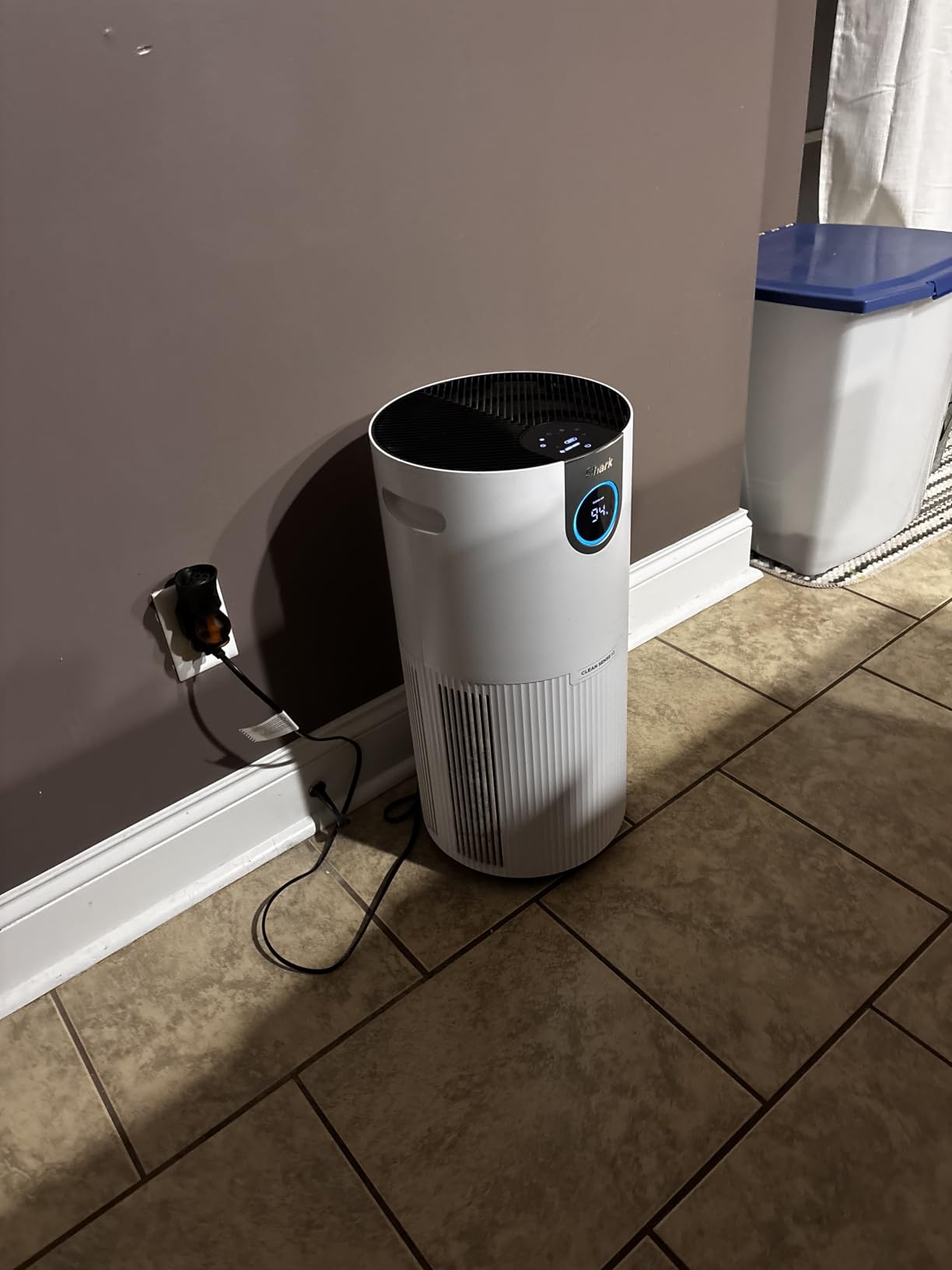 Shark Clean Sense Air Purifier Max, HP201, White | HEPA-Exceeding Filter, 1,000 Sq. Ft. for Large Room, Bedroom, Captures Pollutants, Pet Dander, Dust, Odor, Smoke, and More customer photo 2