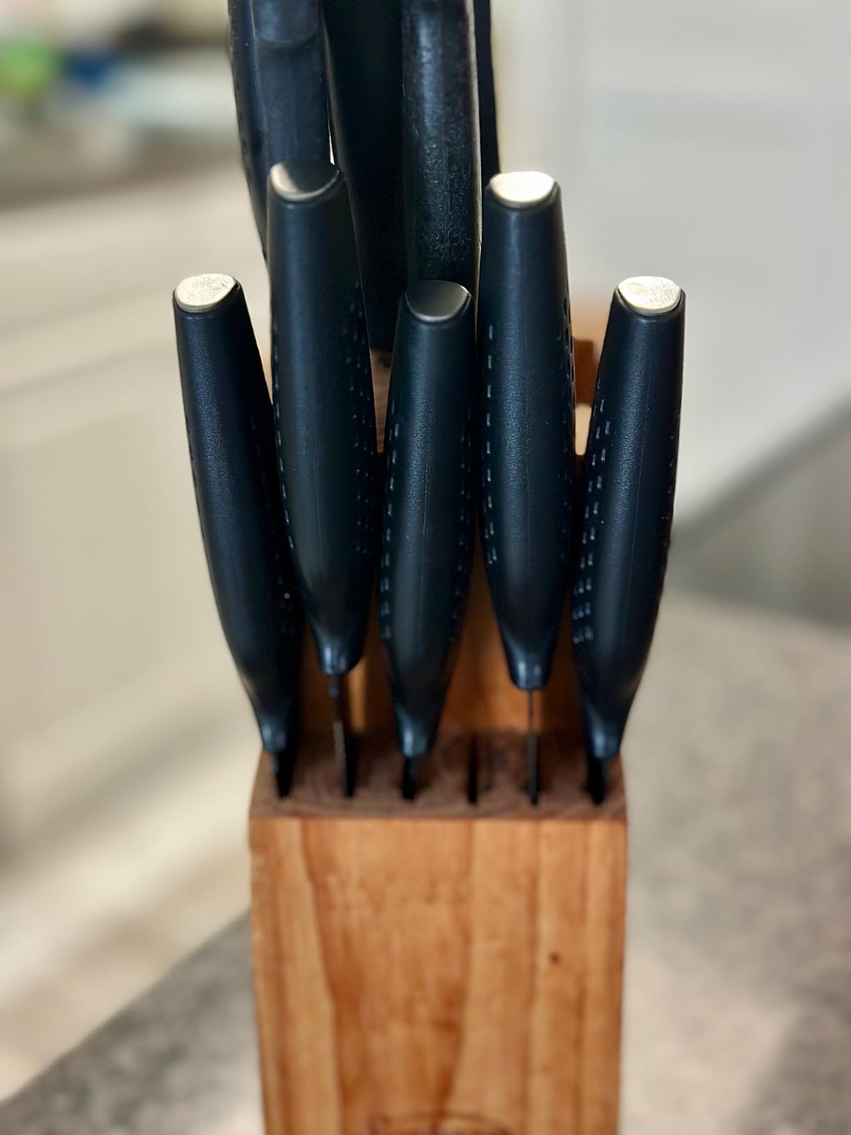 Amorston Steak Knives Set of 8, Stainless Steel Serrated, Dishwasher Safe customer photo 1