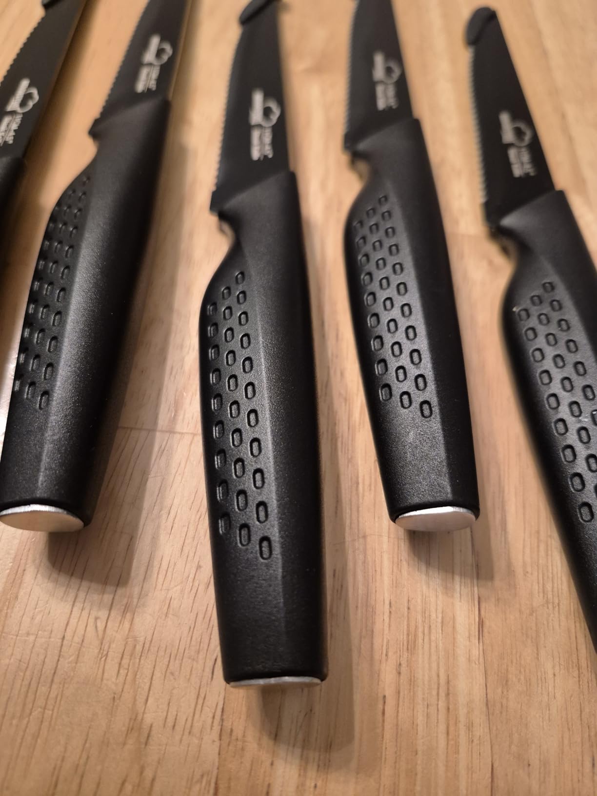 Amorston Steak Knives Set of 8, Stainless Steel Serrated, Dishwasher Safe customer photo 2