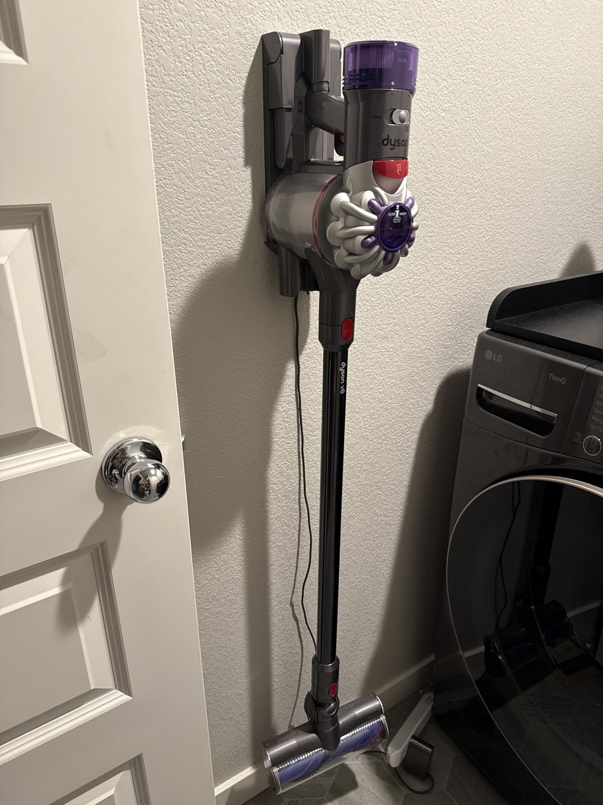 Dyson V8 Cordless Vacuum, Cleans Hard Floors and Carpets, Detangles, Converts to Handheld, 115AW customer photo 2