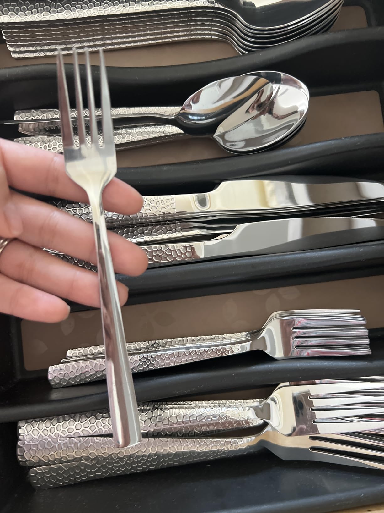 Hammered Silverware Set, 40-Piece Stainless Steel Square Flatware Set for 8, Food-Grade Tableware Cutlery Set, Utensil Sets for Home Restaurant, Mirror Finish, Dishwasher Safe customer photo 2