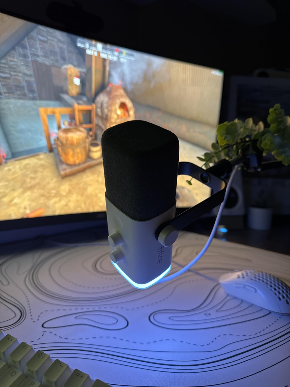 FIFINE AmpliGame AM8 USB/XLR Dynamic Microphone for Gaming Streaming | Podcast Mic with RGB Light, Mute Button, Headphones Jack, Desktop Stand, for Vocal Recording Singing YouTube customer photo 2