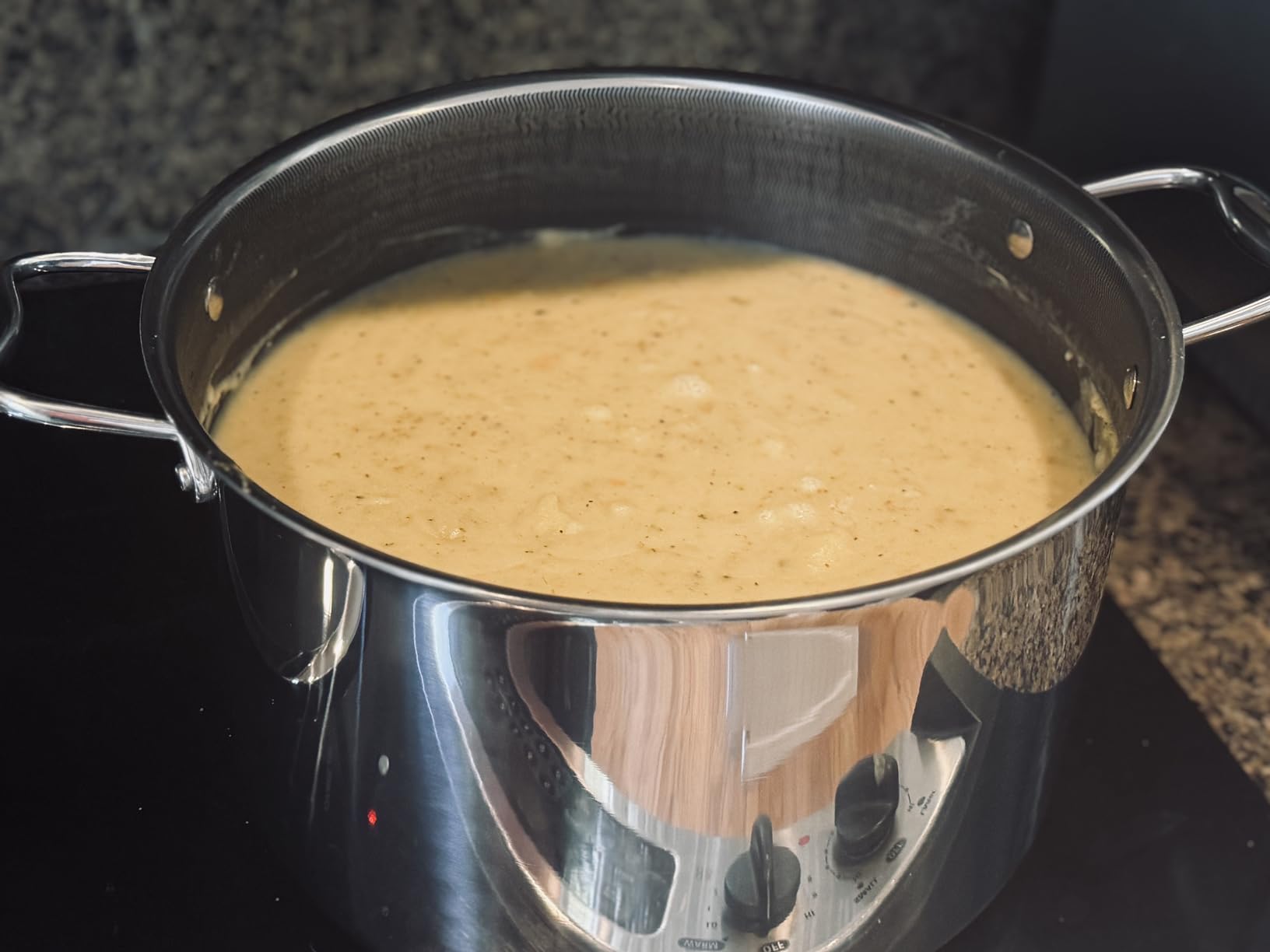 HexClad 5QT Hybrid Nonstick Braiser Dutch Oven with Lid, Induction Ready customer photo 2