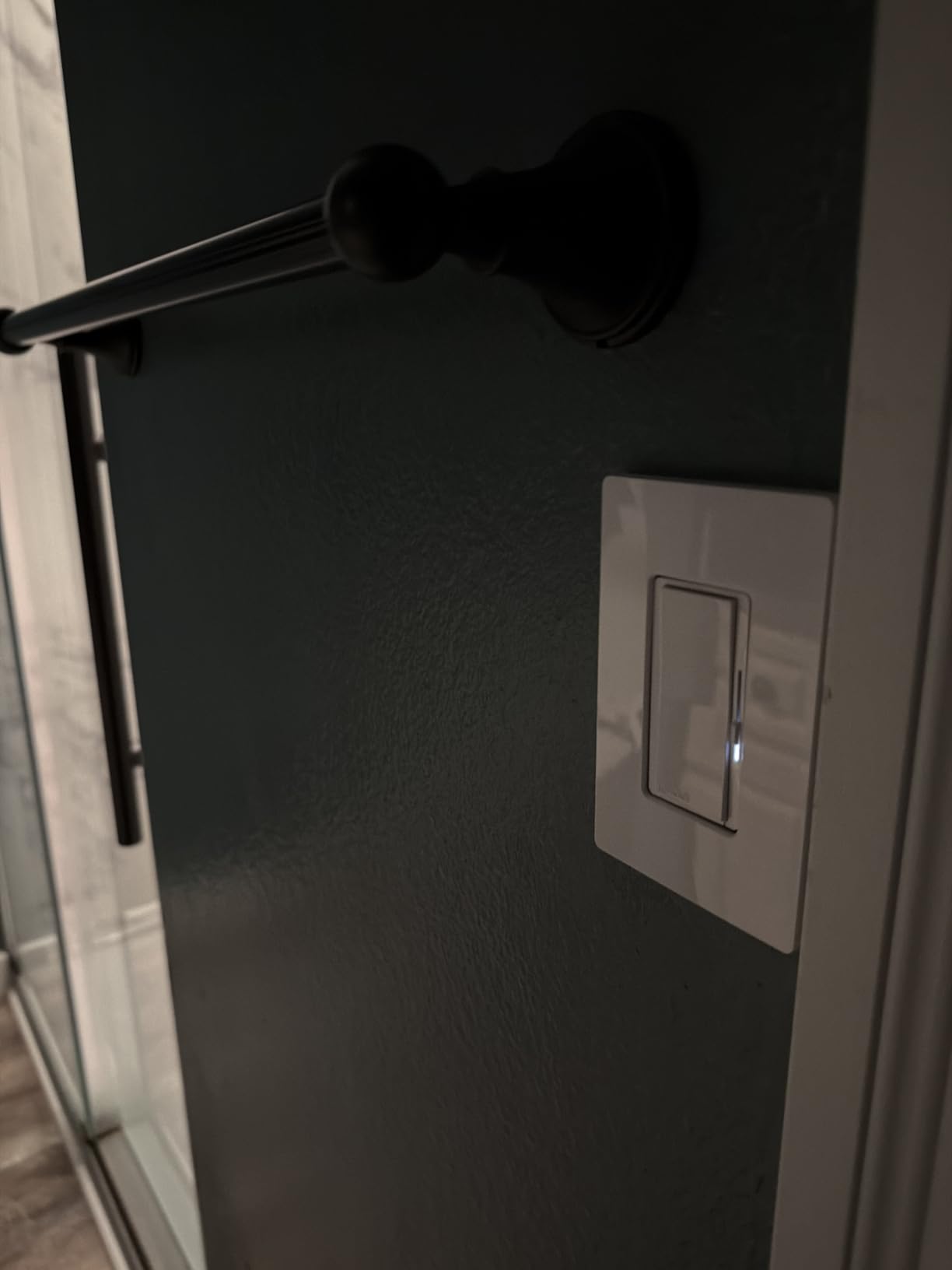 Lutron Caseta Diva Smart Dimmer Switch (Smart Hub Required), w/ Wallplate, No Neutral Required, Soft Glow Light Bar, Single-Pole/3-Way, DVRFW-6L-WH-A, White customer photo 1