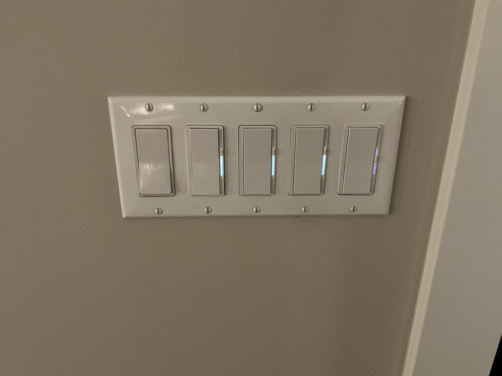 Lutron Caseta Diva Smart Dimmer Switch (Smart Hub Required), w/ Wallplate, No Neutral Required, Soft Glow Light Bar, Single-Pole/3-Way, DVRFW-6L-WH-A, White customer photo 2