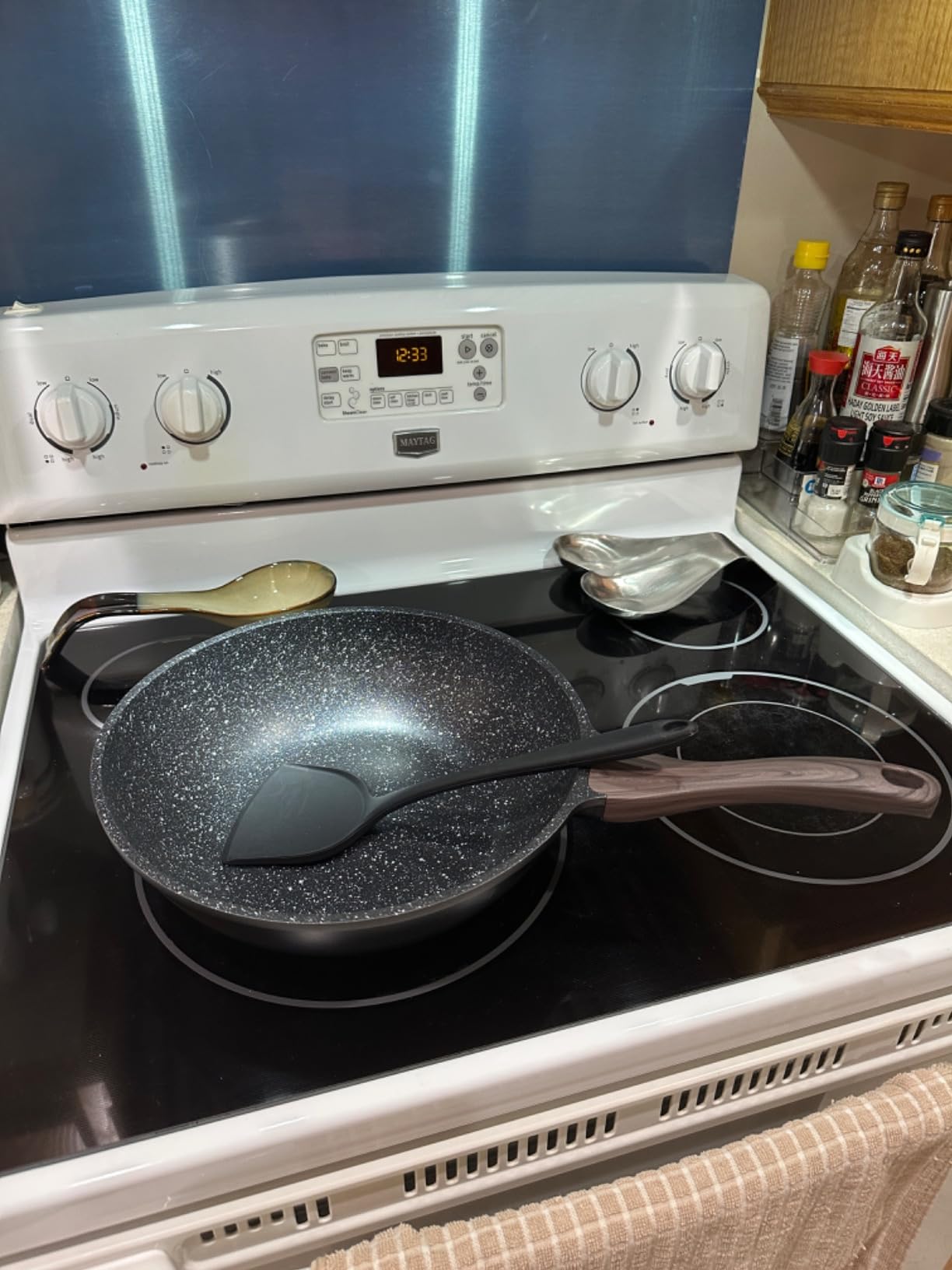 Kordisen Nonstick Wok with Lid, 12 Inch, Granite Stone Coating, PFOA Free customer photo 2