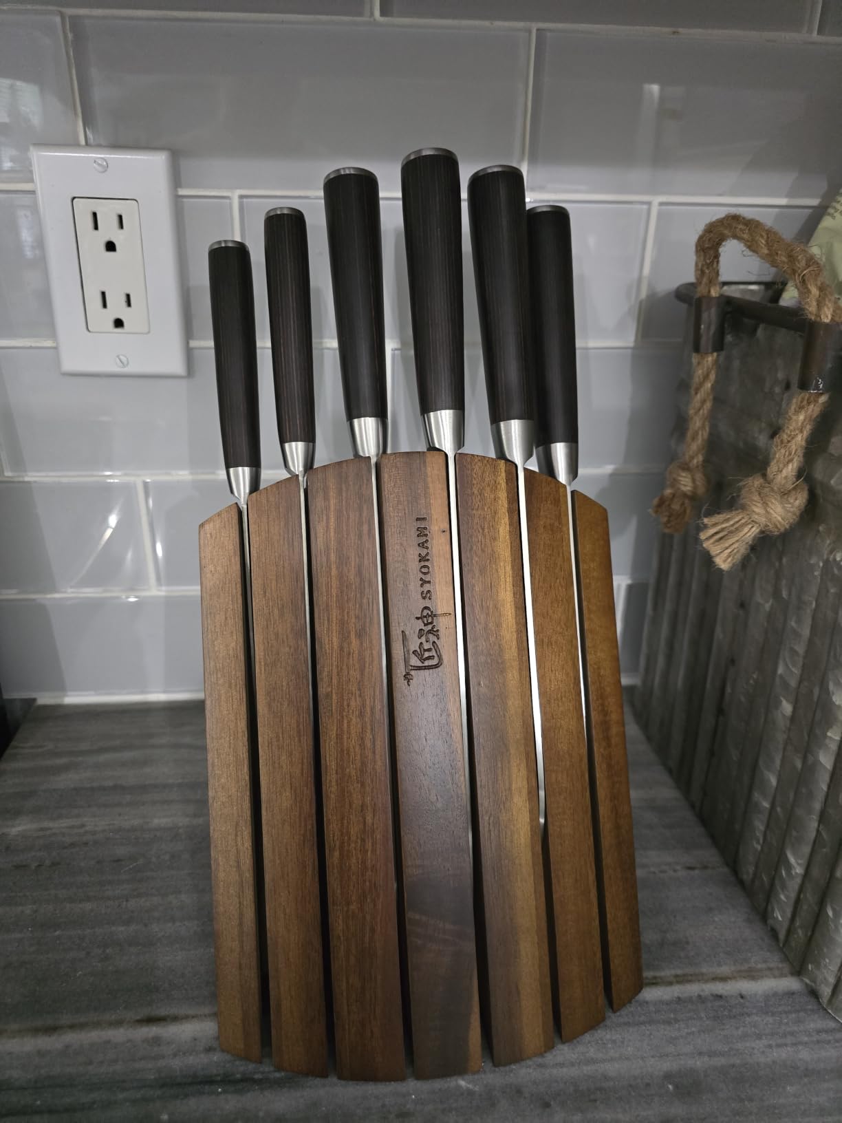 SYOKAMI 2026 Upgrade Kitchen Knife Set, Foldable Magnetic Acacia Wood Block | Japanese Style 7-Piece High Carbon Stainless Steel Chef Knife Set, Full Tang Wood Handle, Damascus Pattern, Ideal for Gift customer photo 2