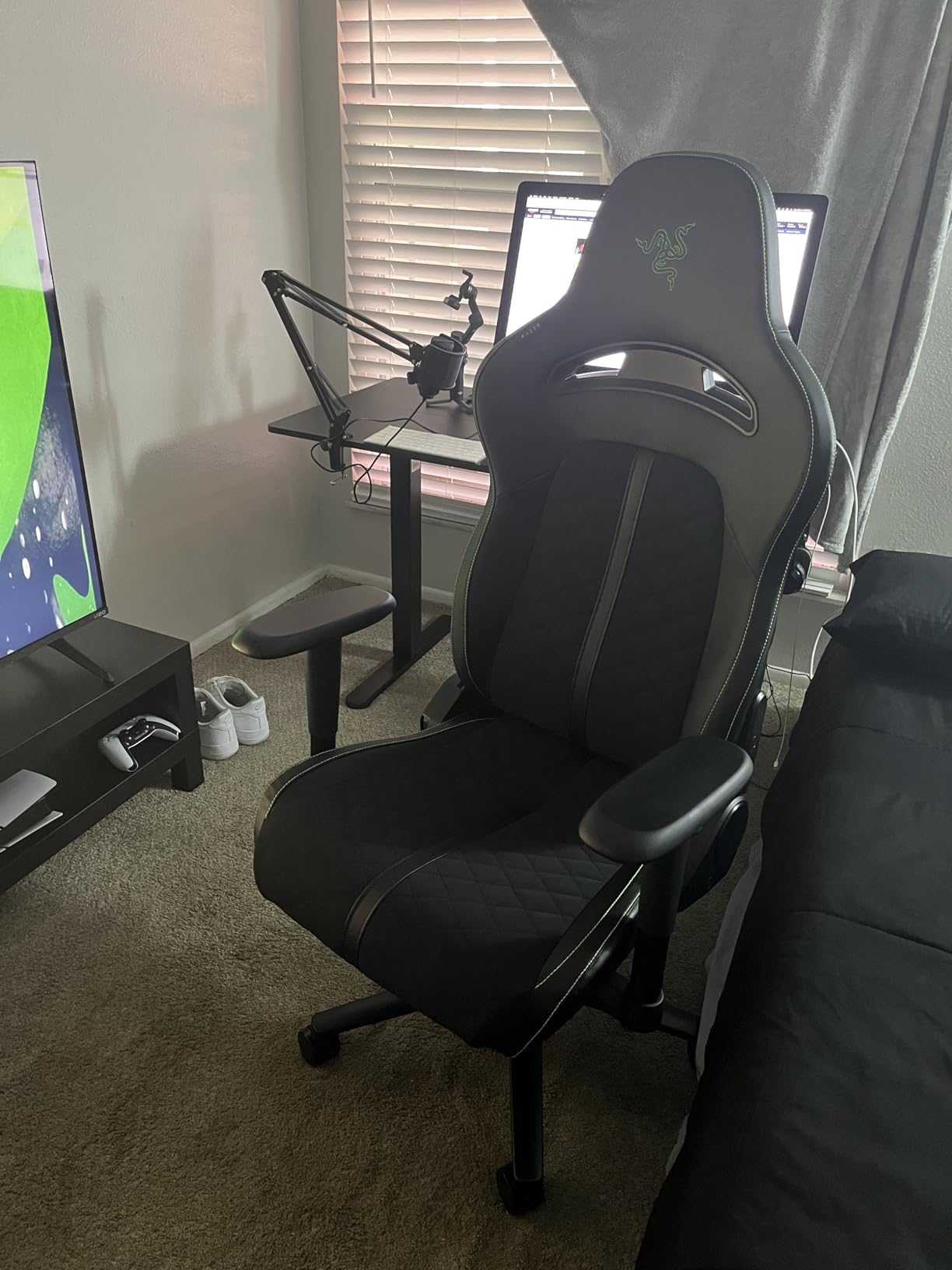 Razer Enki X Essential Gaming Chair, All-Day Comfort, Black | Built-in Lumbar Arch, Optimized Cushion Density, Dual-Textured, Eco-Friendly Synthetic Leather, Adjustable 152-degree Recline customer photo 2