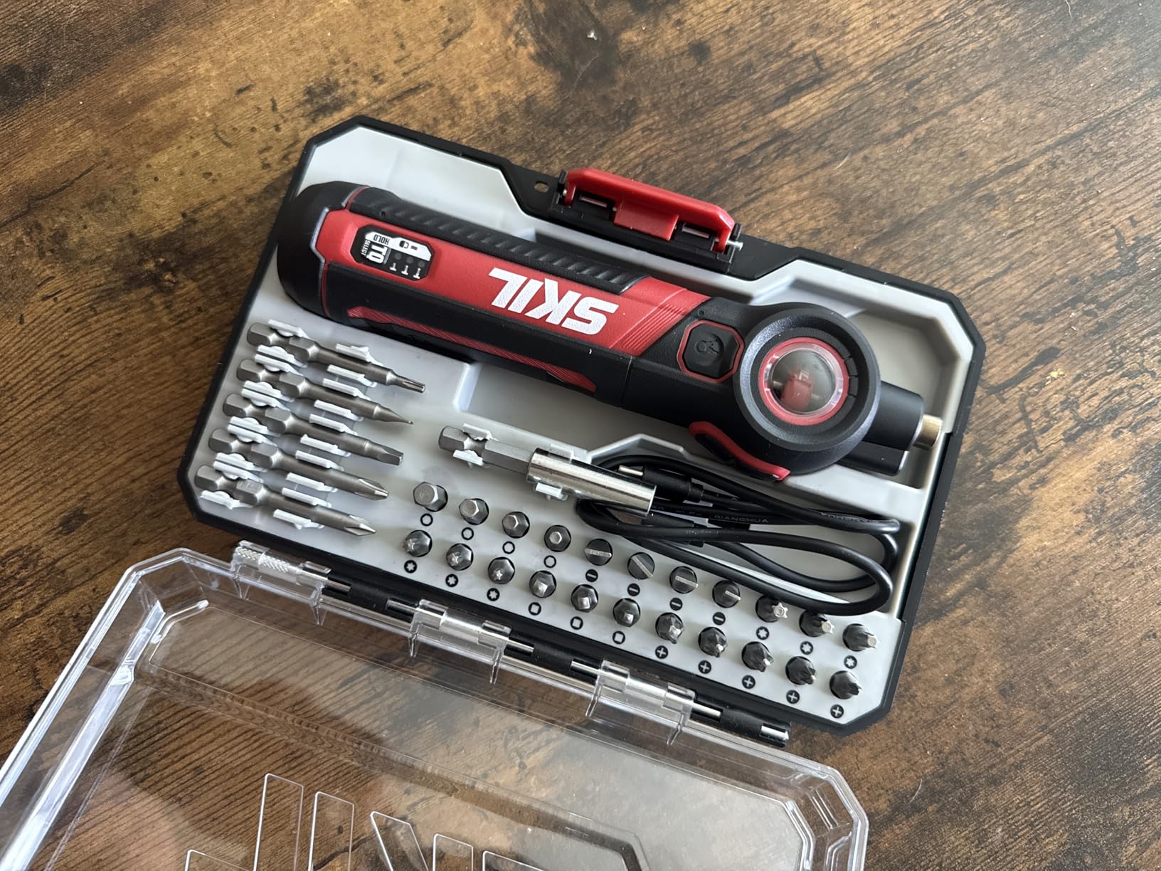 SKIL Twist 2.0 Rechargeable 4V Screwdriver with Pivoting Head, Torque Setting, USB-C Charging Cable, 28 PC Bit Set & Carrying Case- SD5619-02 customer photo 2